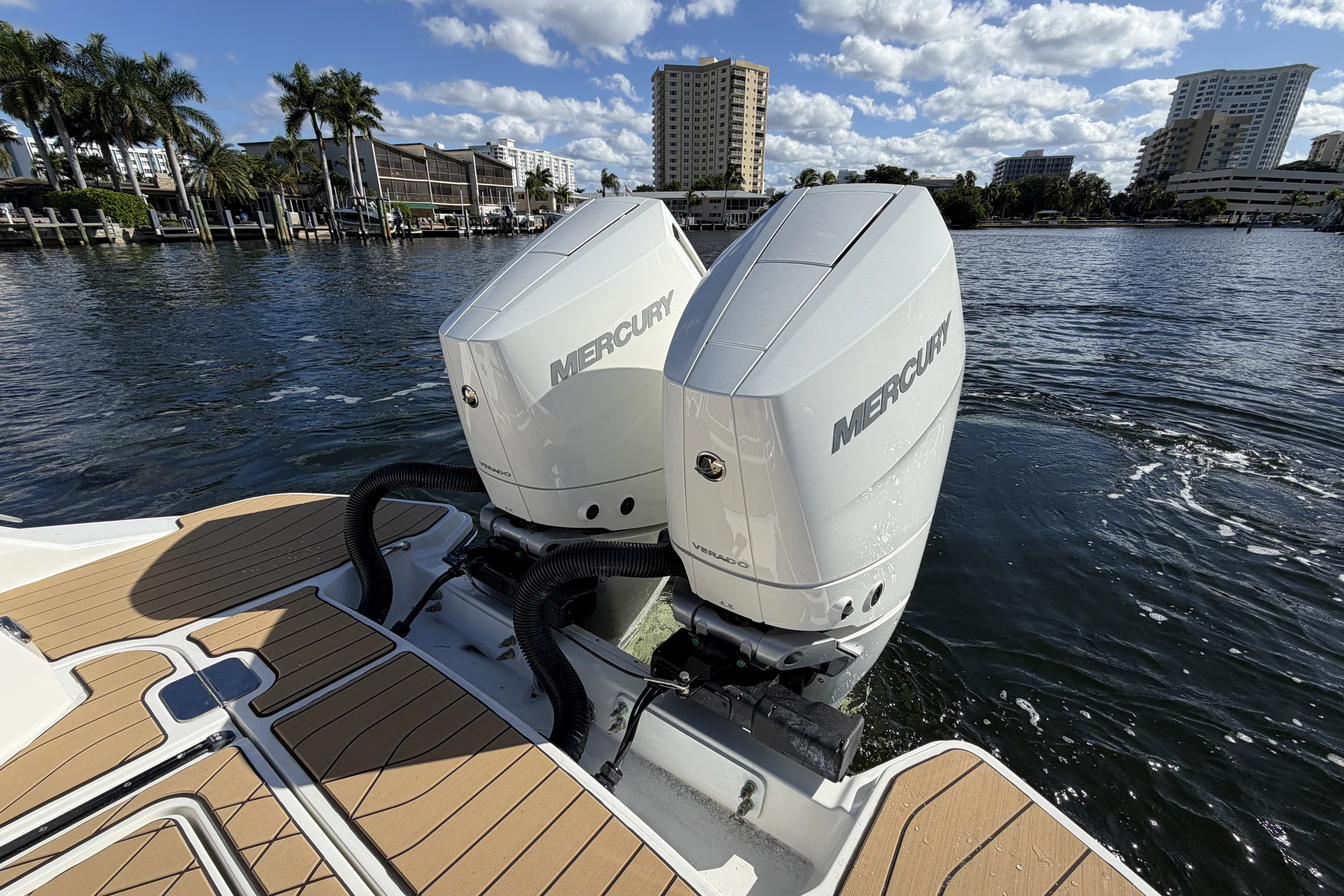 2026 Sea Ray SLX 350 Outboard Image Thumbnail #11