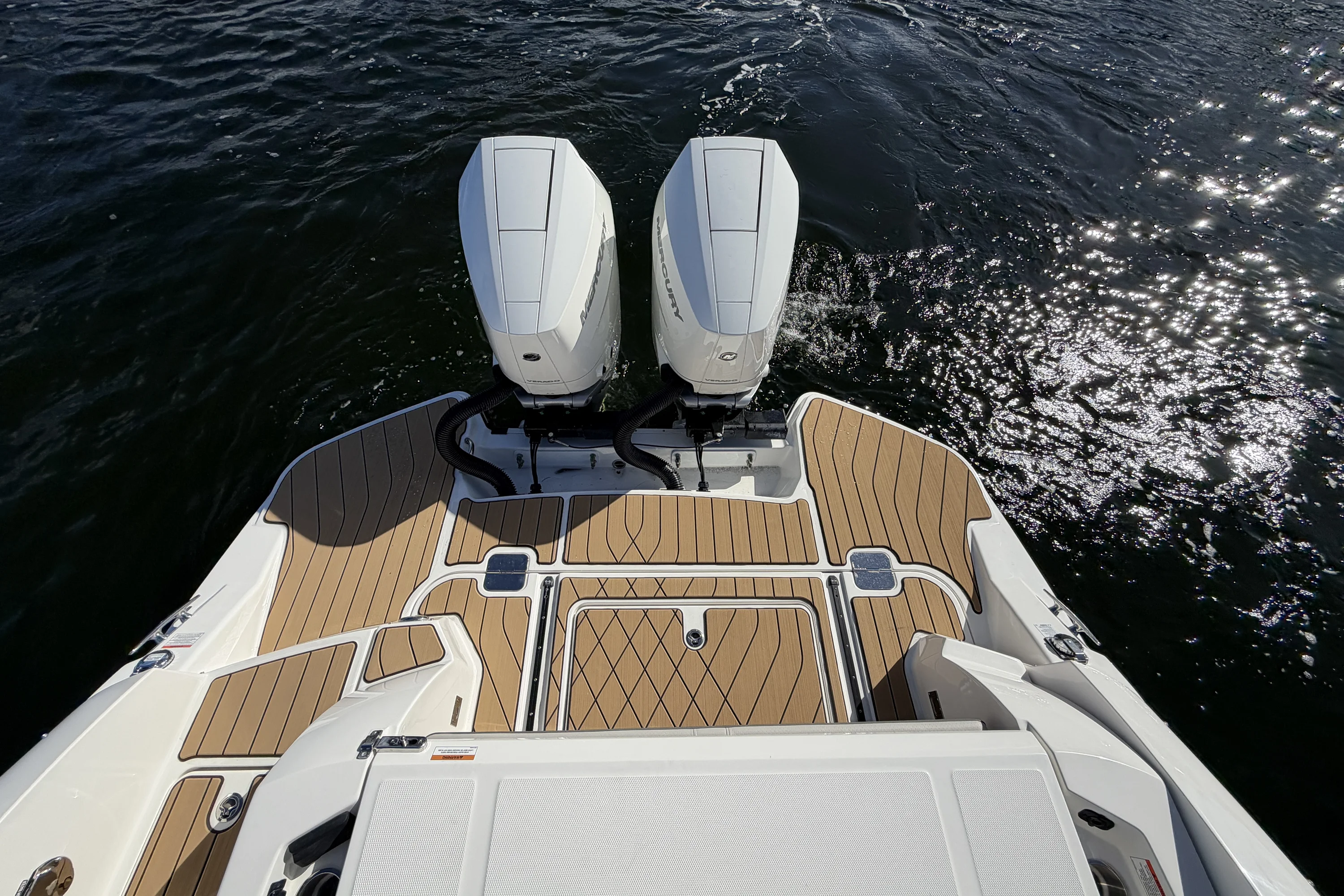 2026 Sea Ray SLX 350 Outboard Image Thumbnail #12
