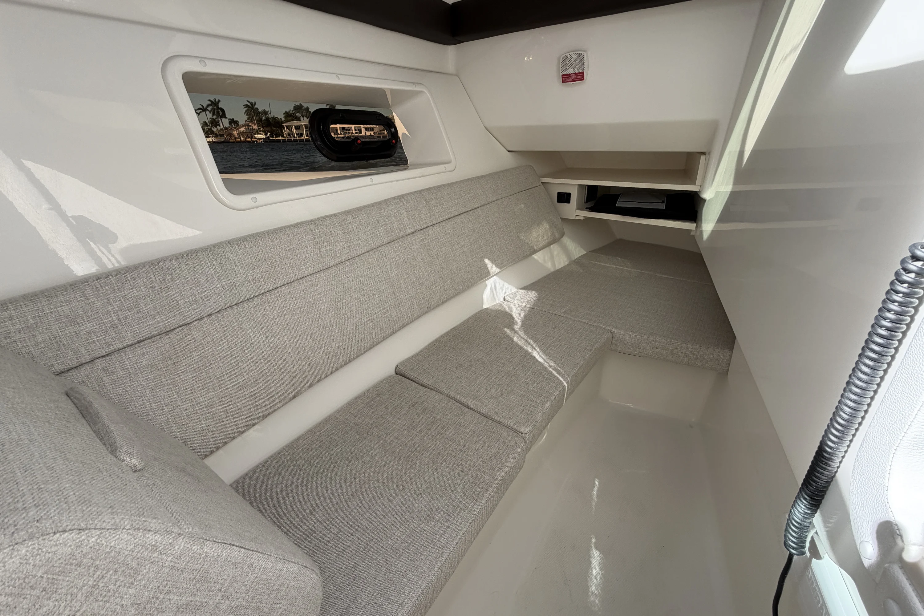 2026 Sea Ray SLX 350 Outboard Image Thumbnail #34