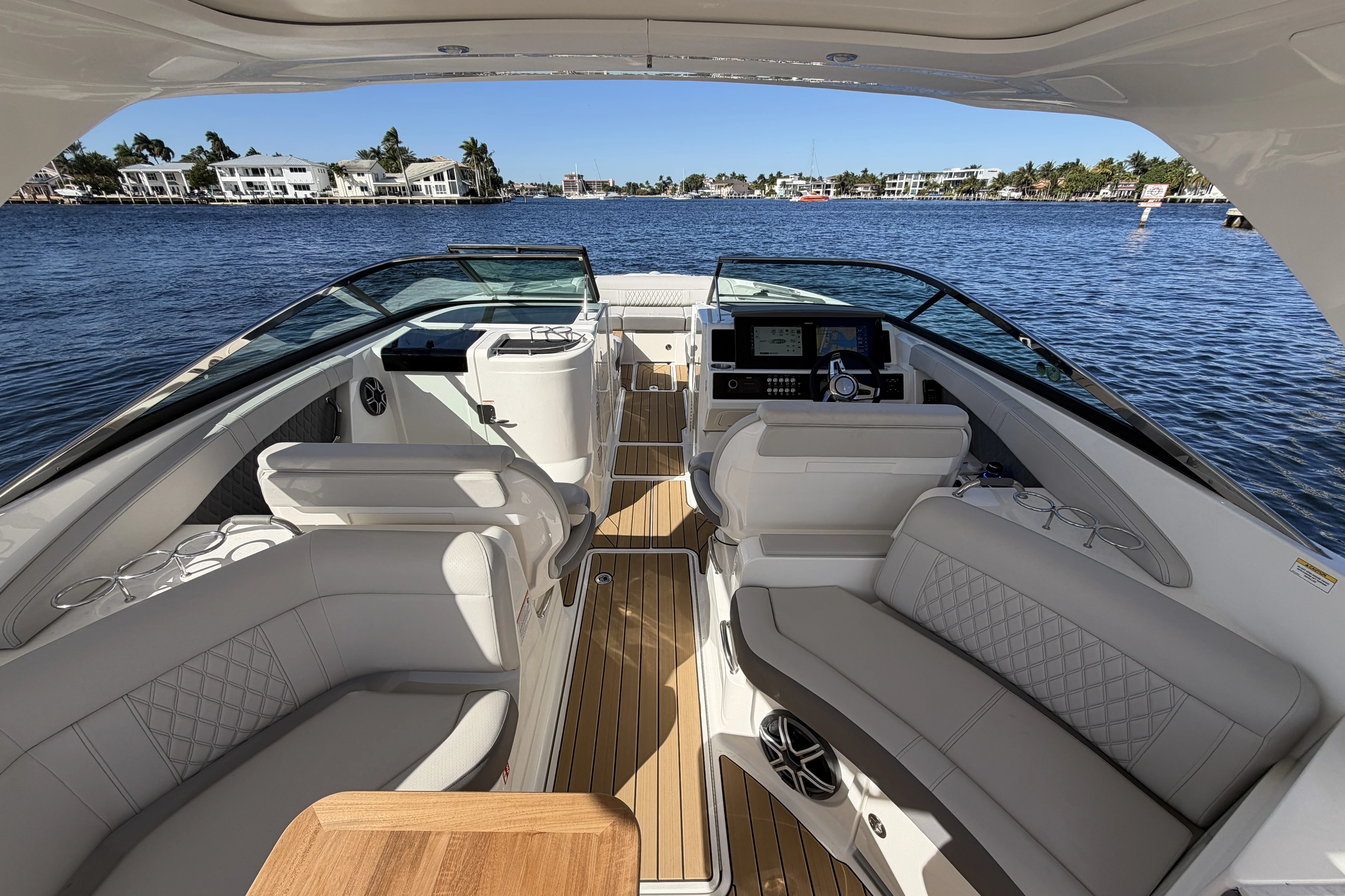 2026 Sea Ray SLX 350 Outboard Image Thumbnail #17