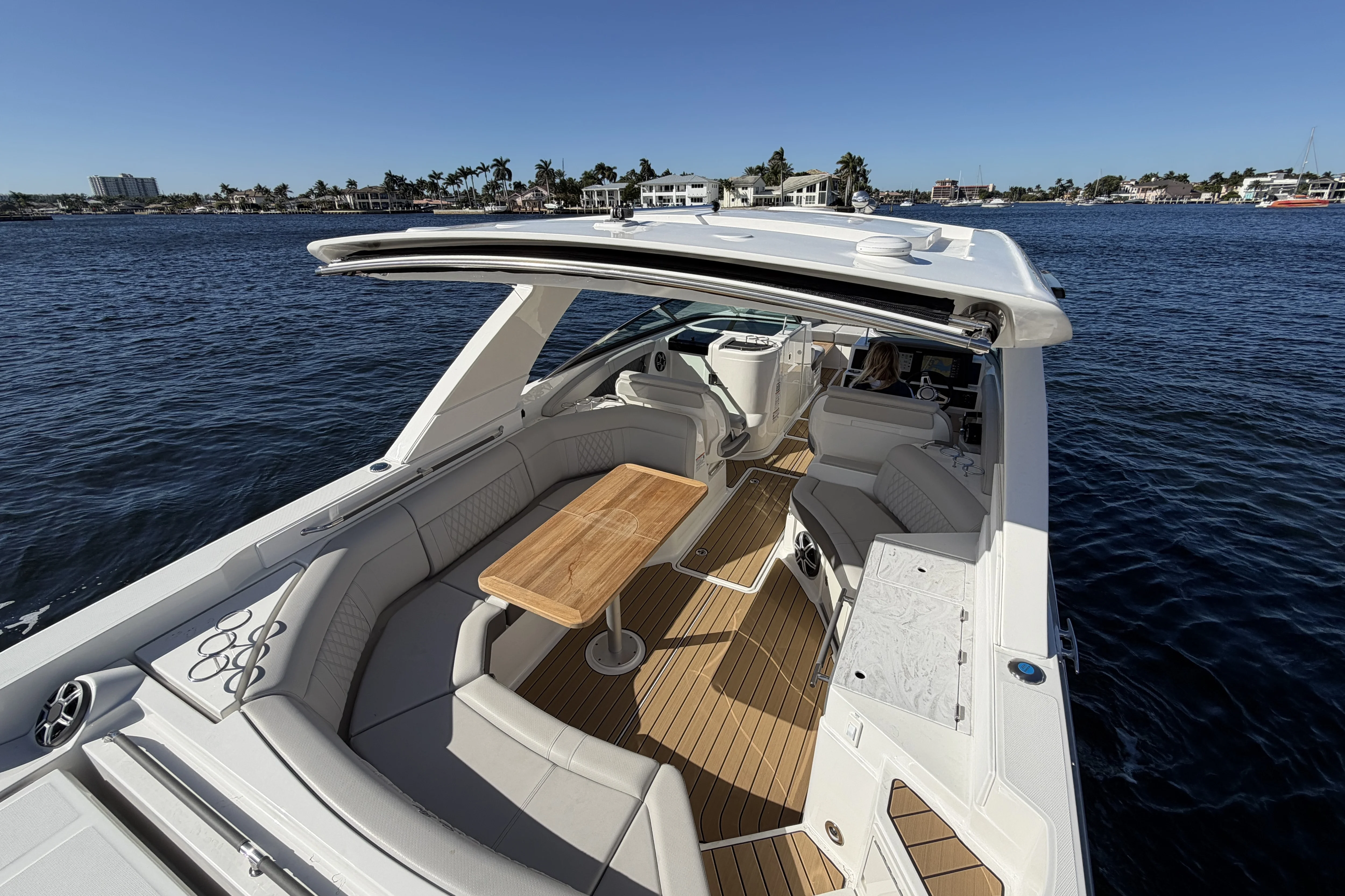 2026 Sea Ray SLX 350 Outboard Image Thumbnail #16