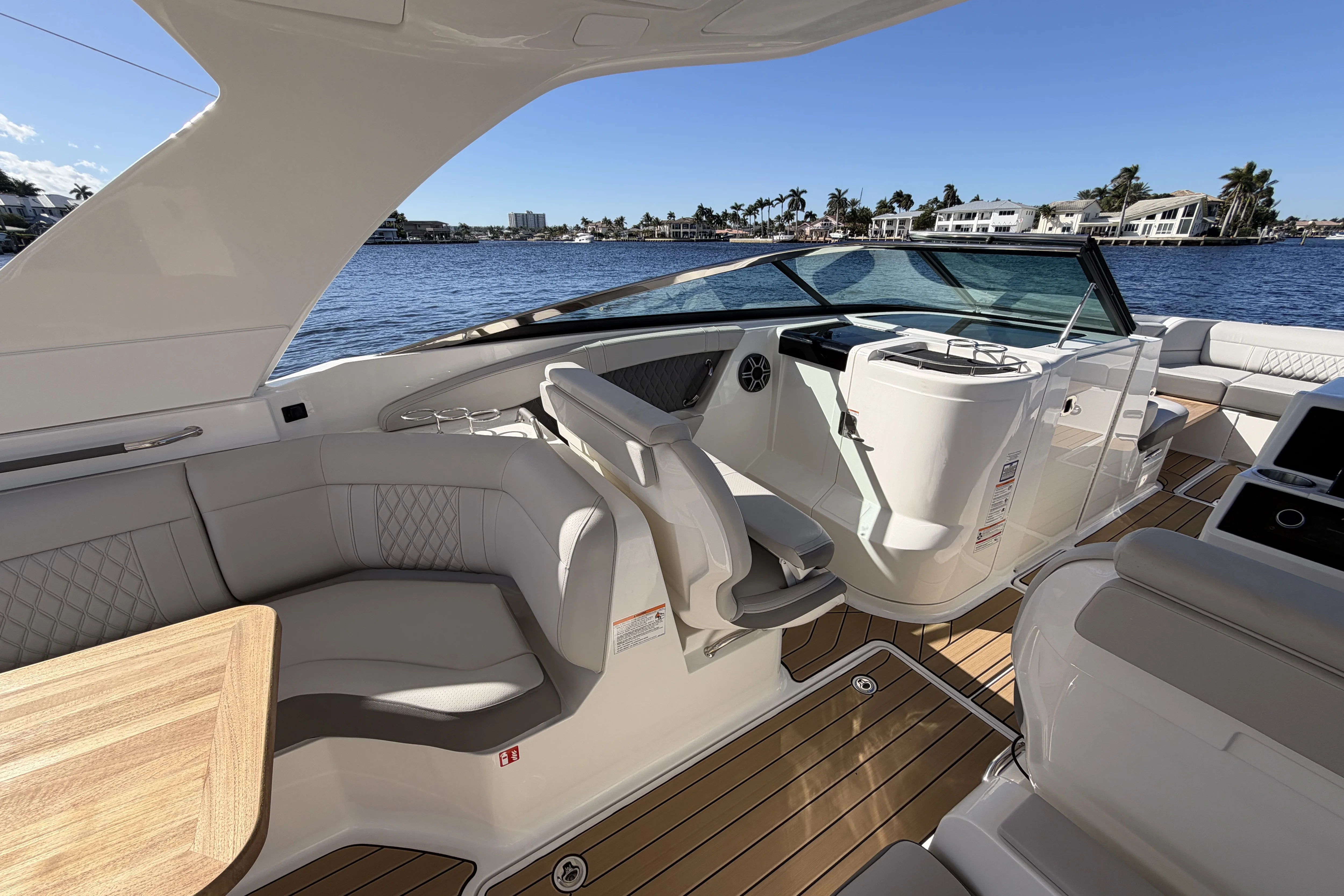 2026 Sea Ray SLX 350 Outboard Image Thumbnail #23