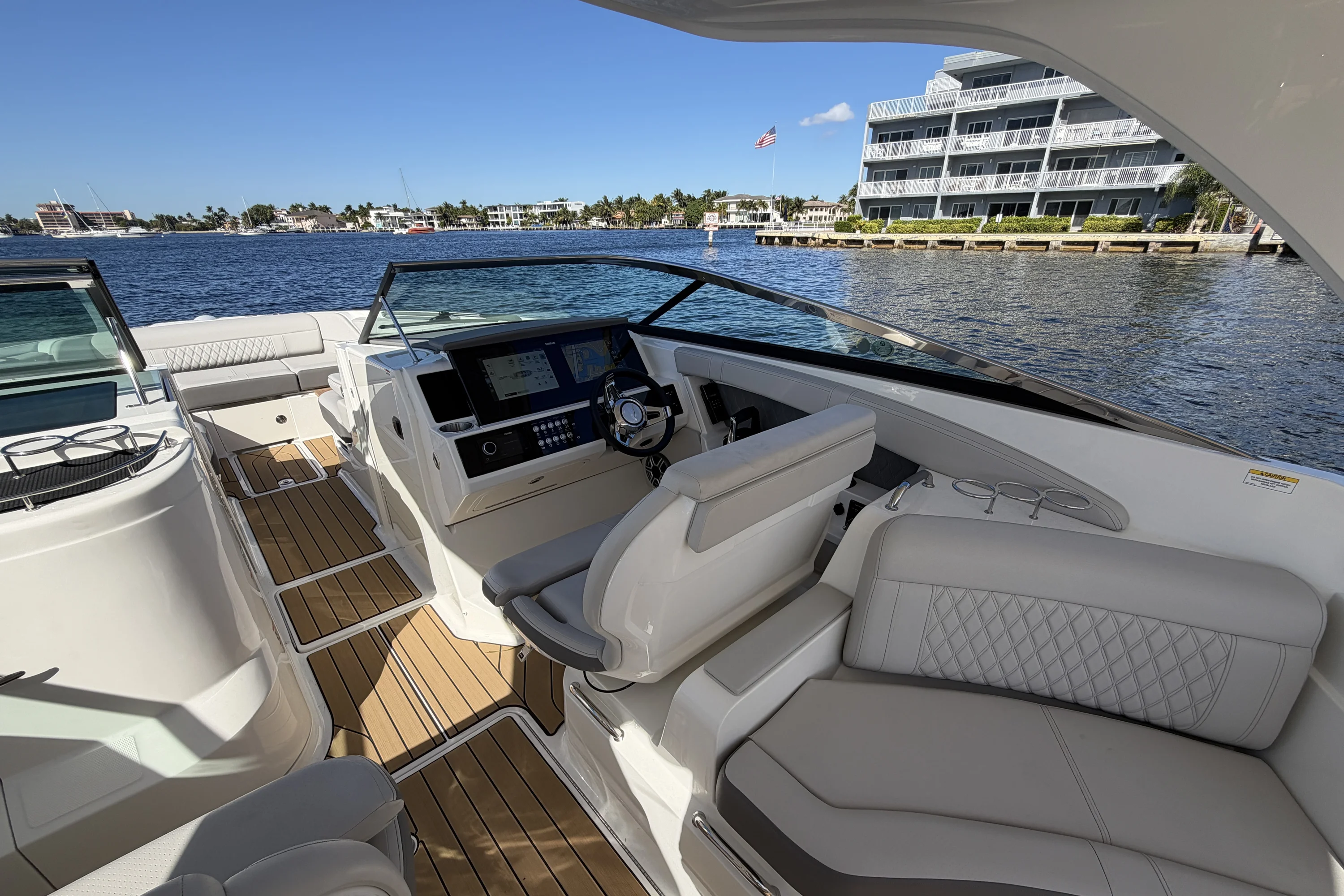 2026 Sea Ray SLX 350 Outboard Image Thumbnail #24