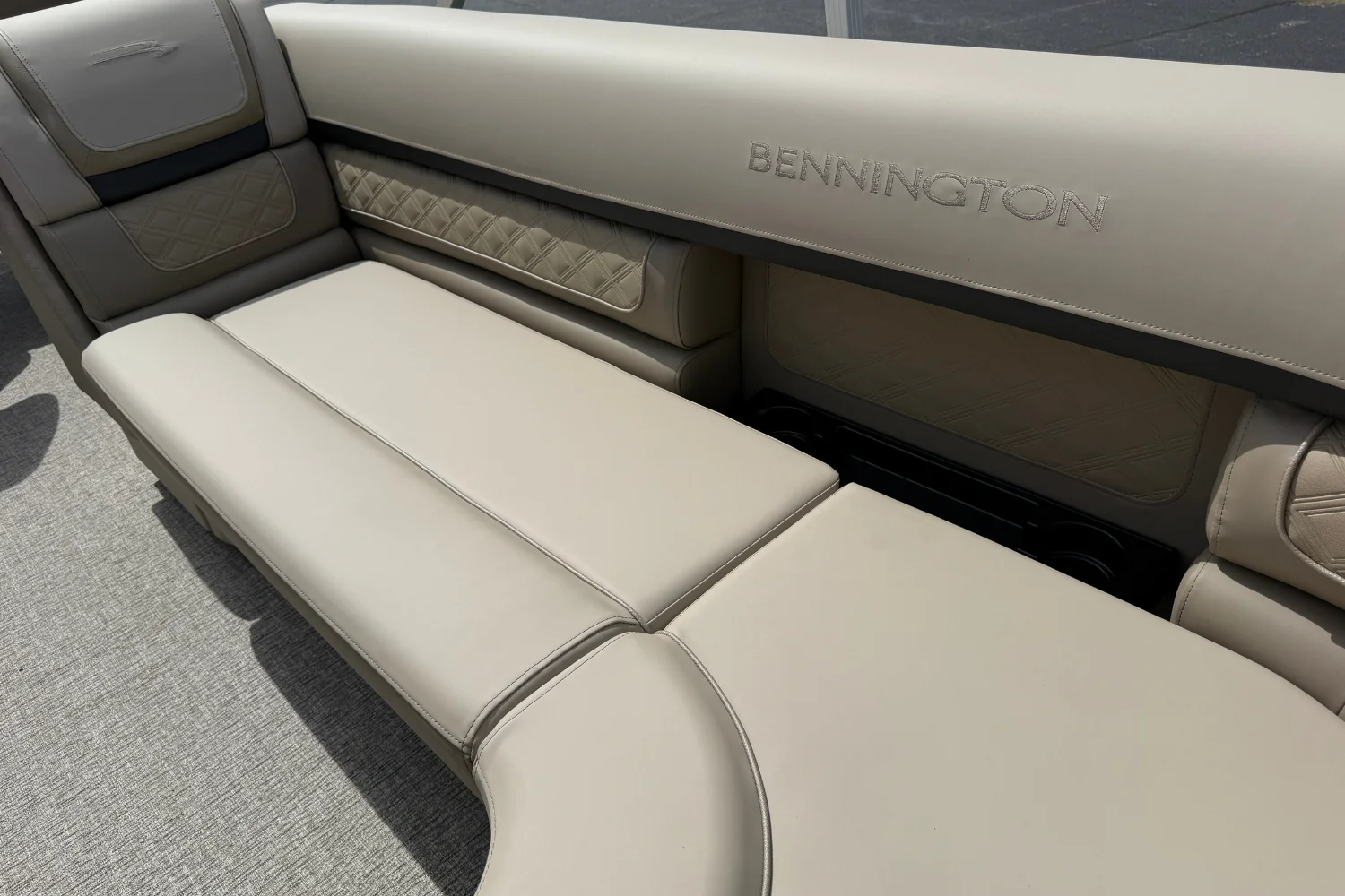 2026 Bennington 25SSB DINETTE Image Thumbnail #18