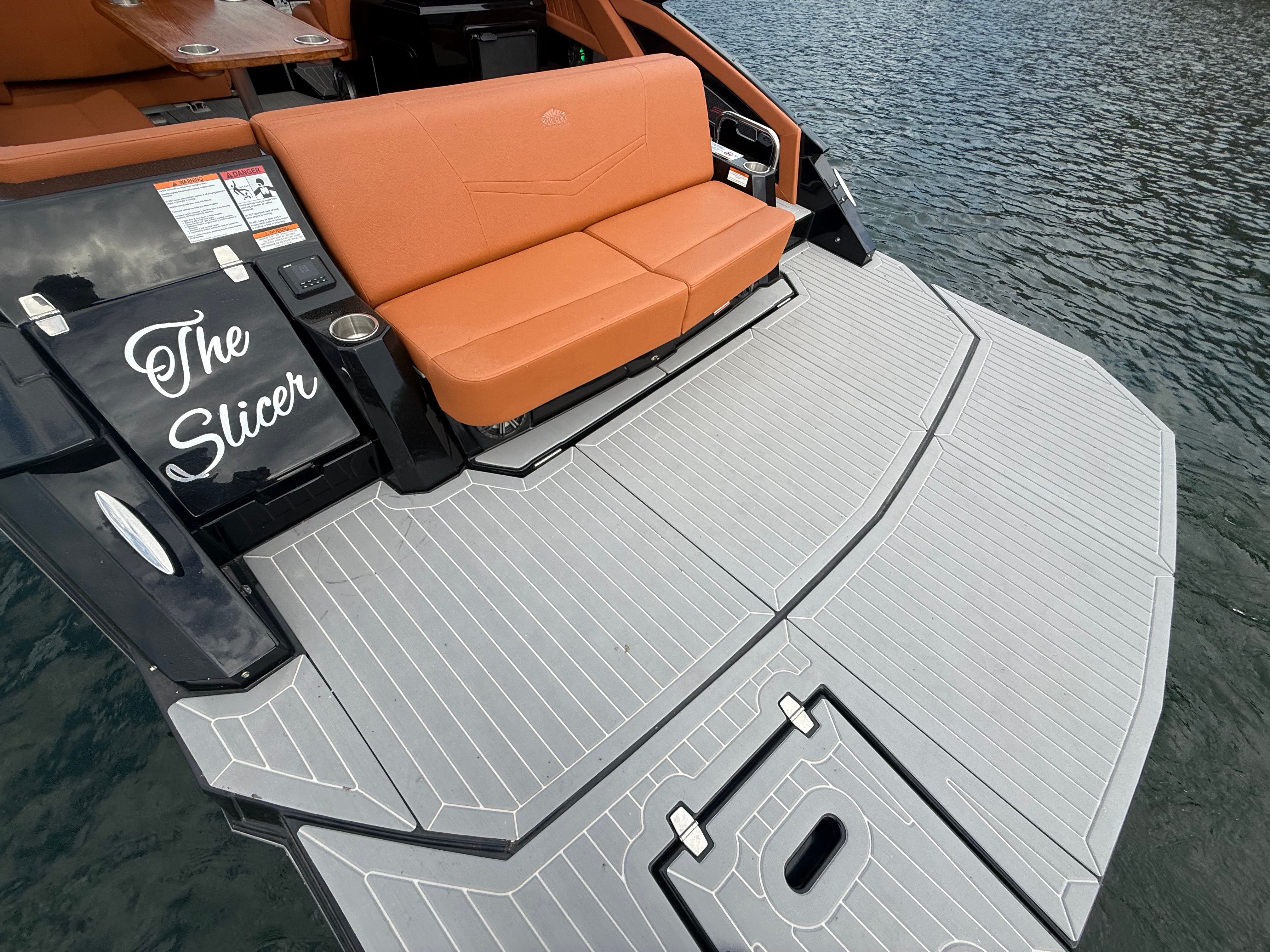 2022 Cruisers Yachts 338 CX SB Image Thumbnail #19