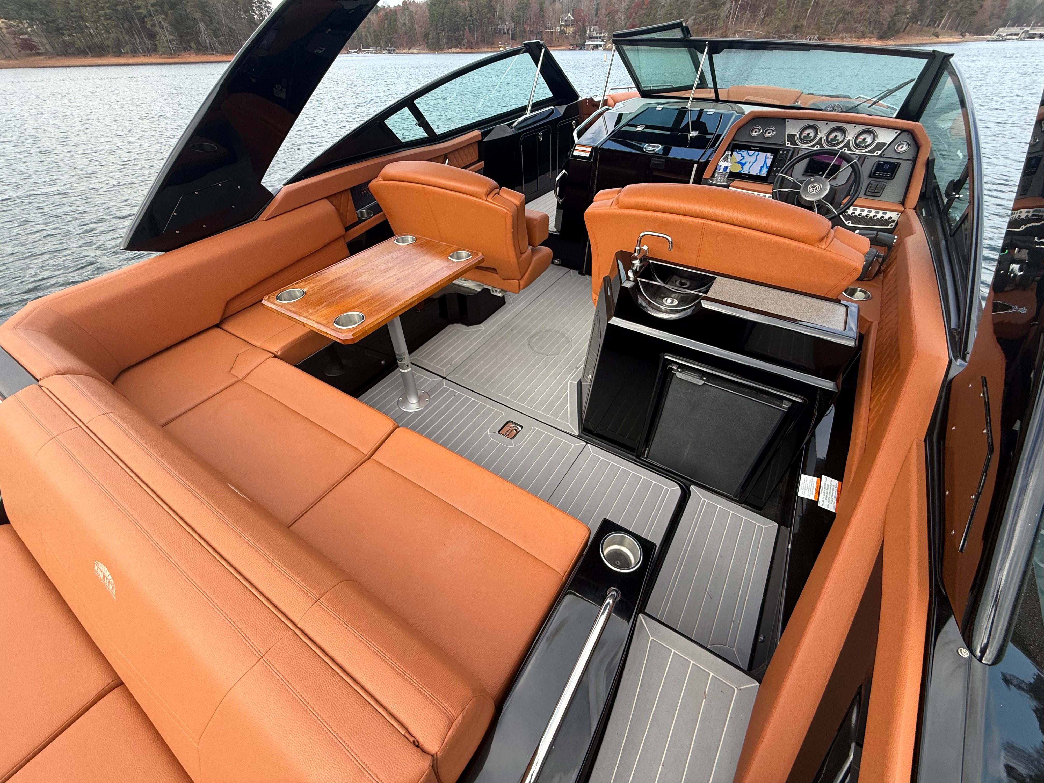 2022 Cruisers Yachts 338 CX SB Image Thumbnail #29