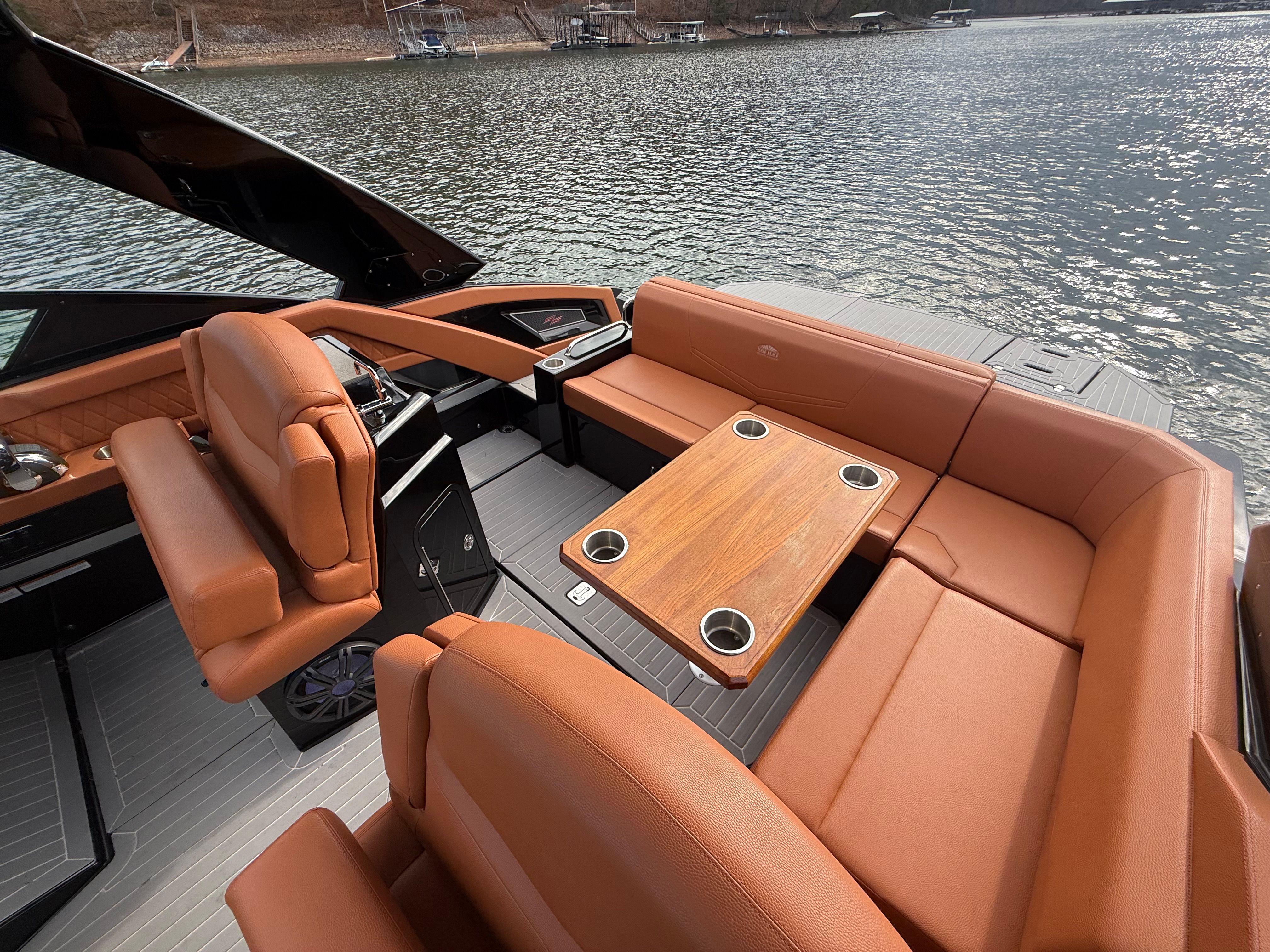 2022 Cruisers Yachts 338 CX SB Image Thumbnail #35