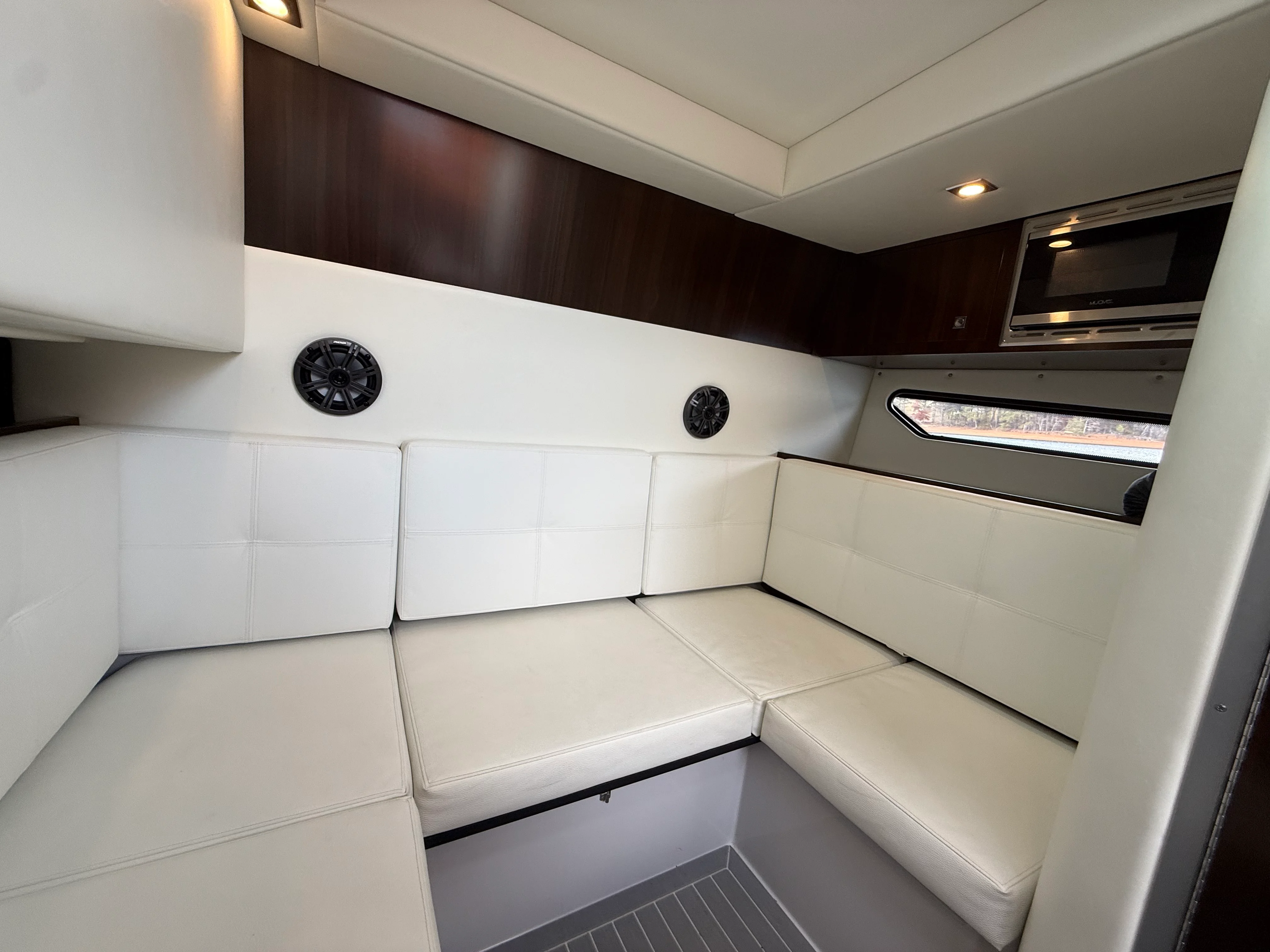 2022 Cruisers Yachts 338 CX SB Image Thumbnail #58