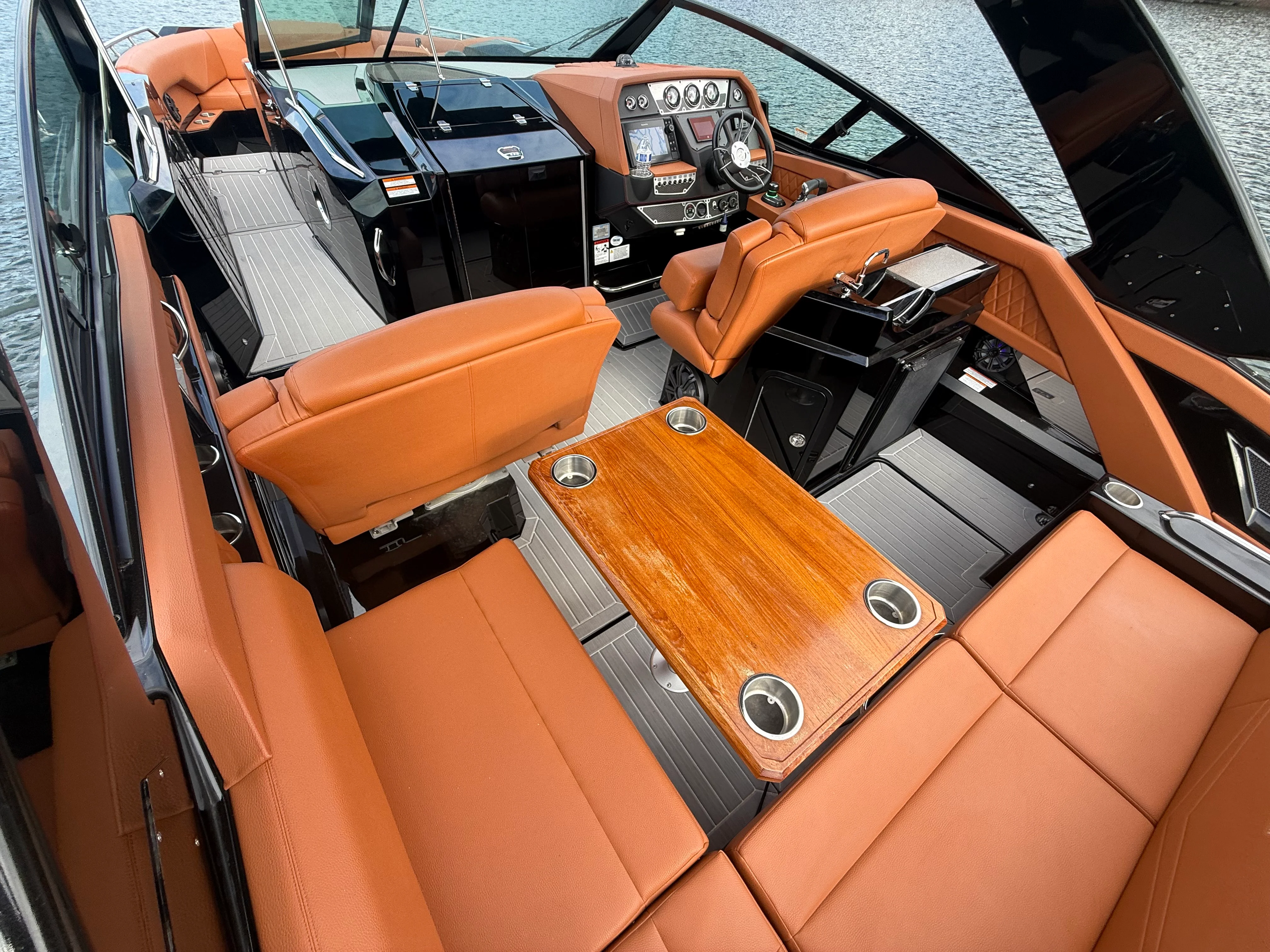 2022 Cruisers Yachts 338 CX SB Image Thumbnail #33