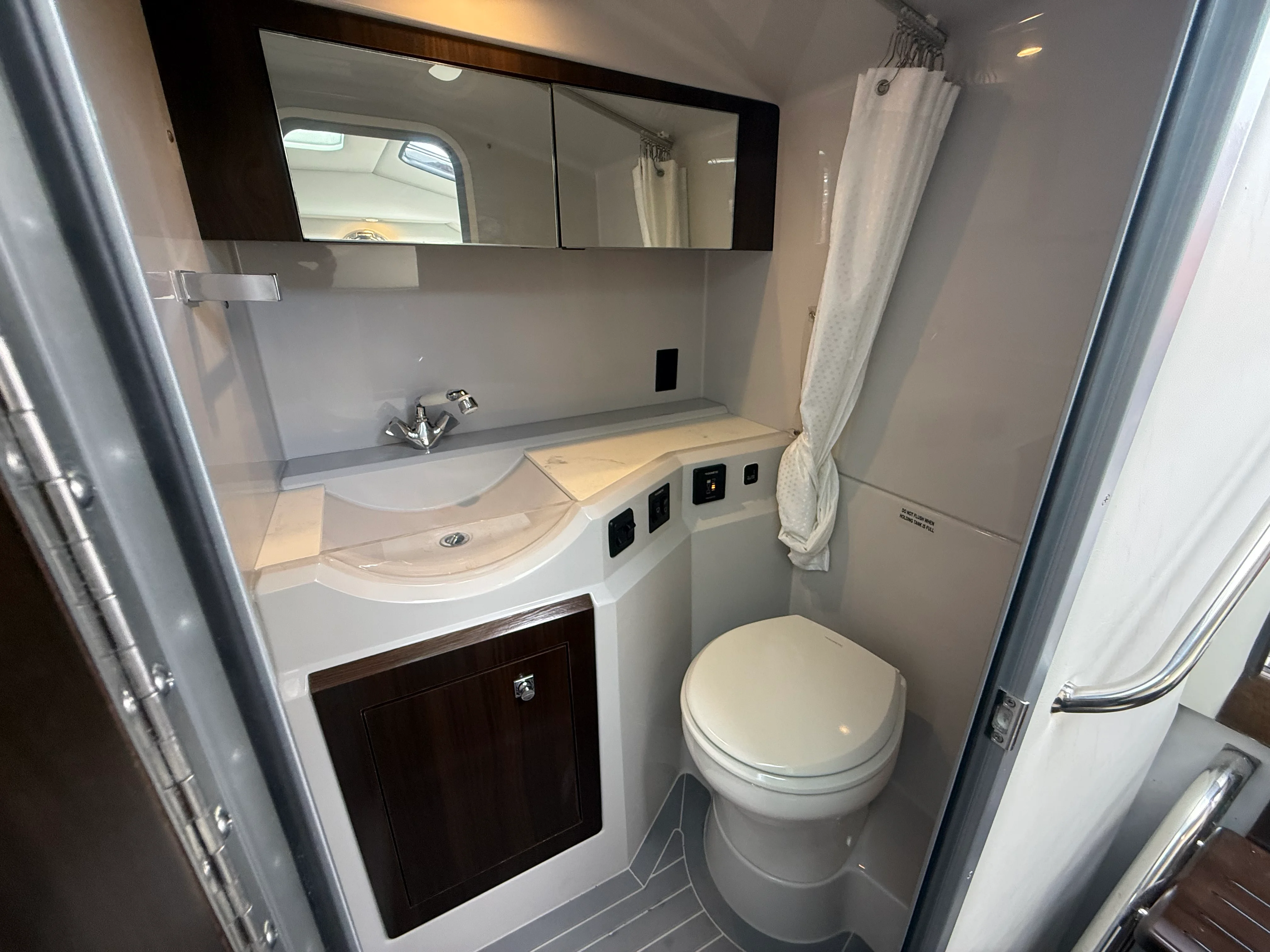 2022 Cruisers Yachts 338 CX SB Image Thumbnail #62