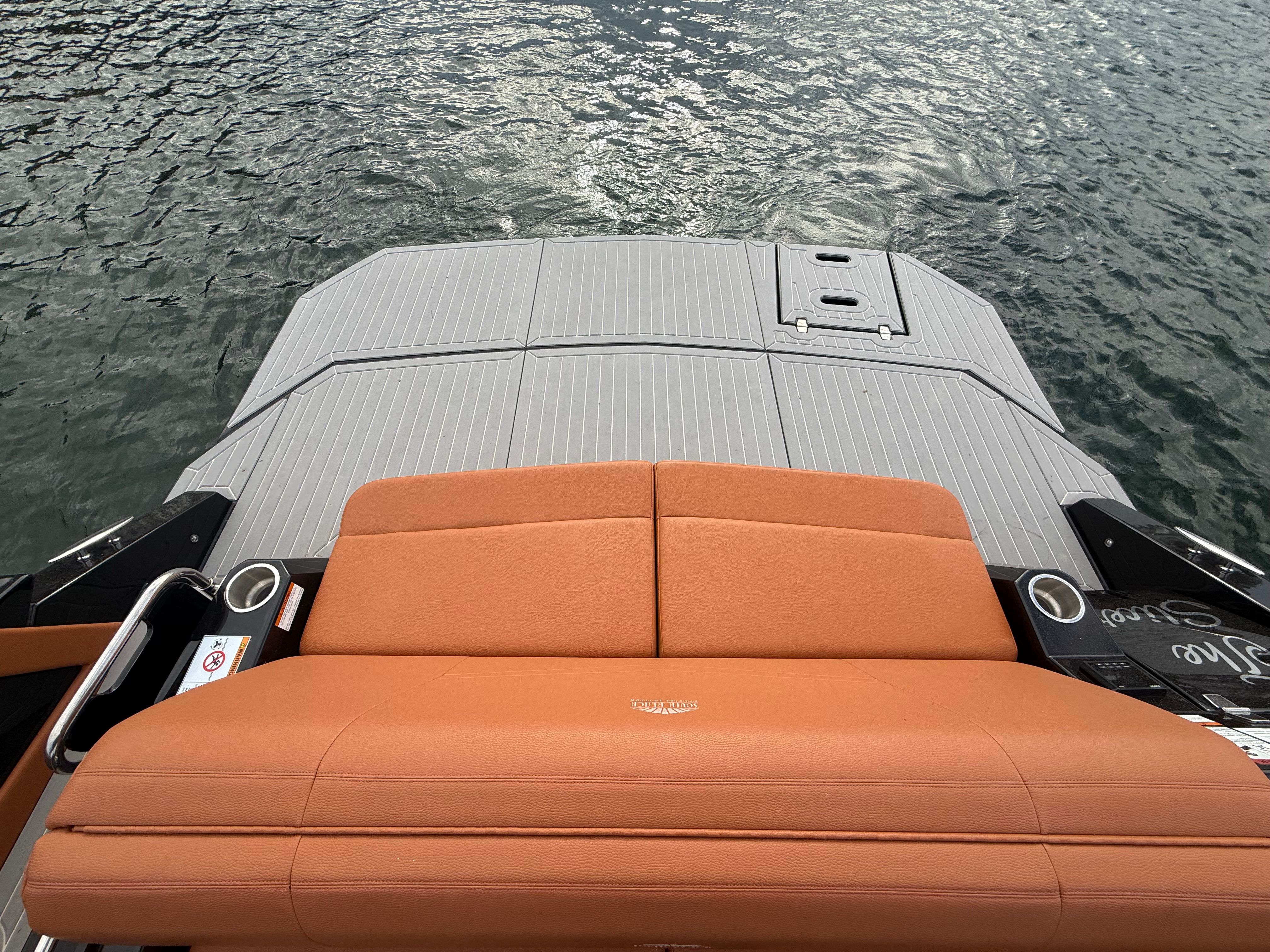 2022 Cruisers Yachts 338 CX SB Image Thumbnail #21