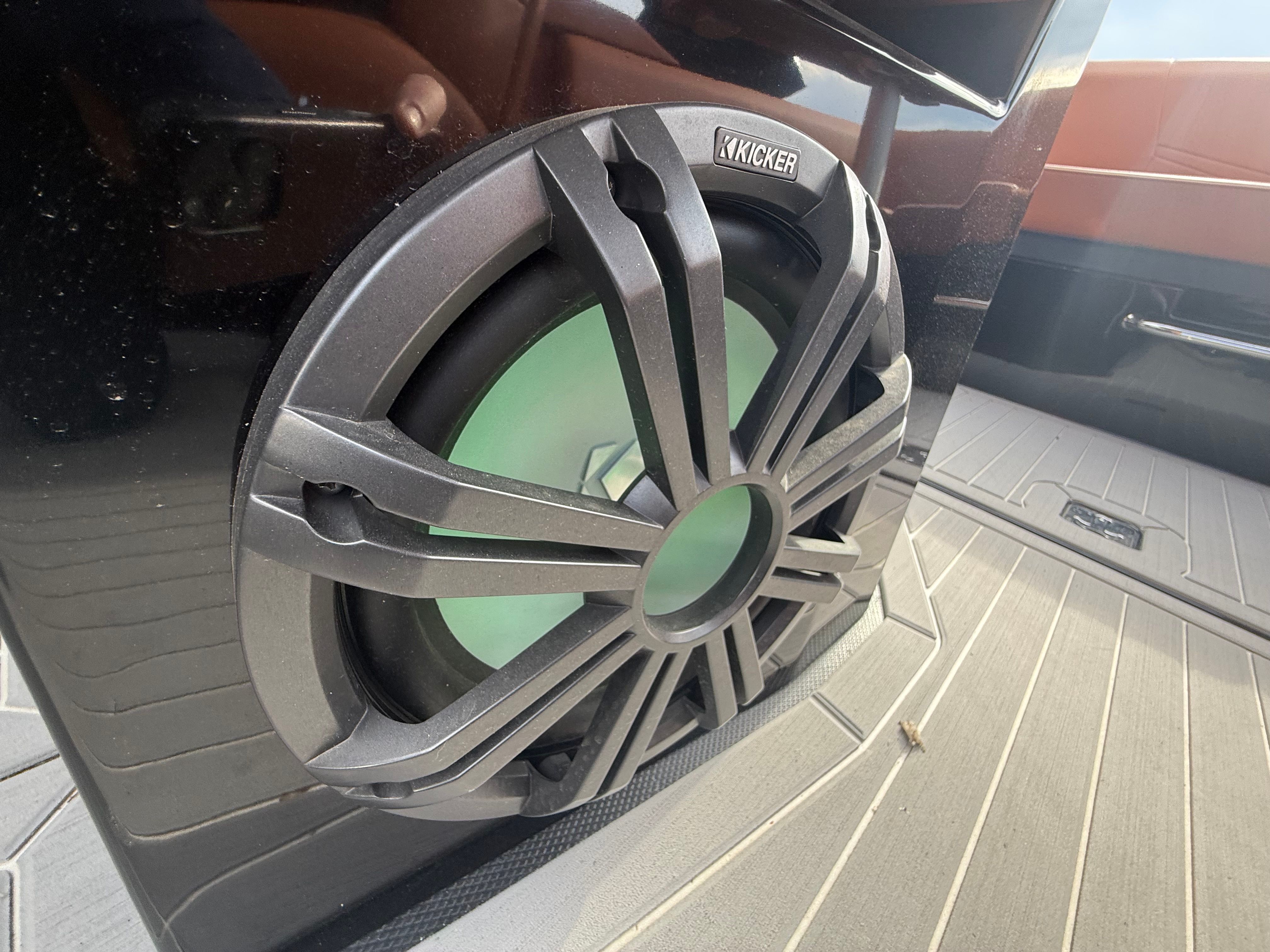 2022 Cruisers Yachts 338 CX SB Image Thumbnail #34