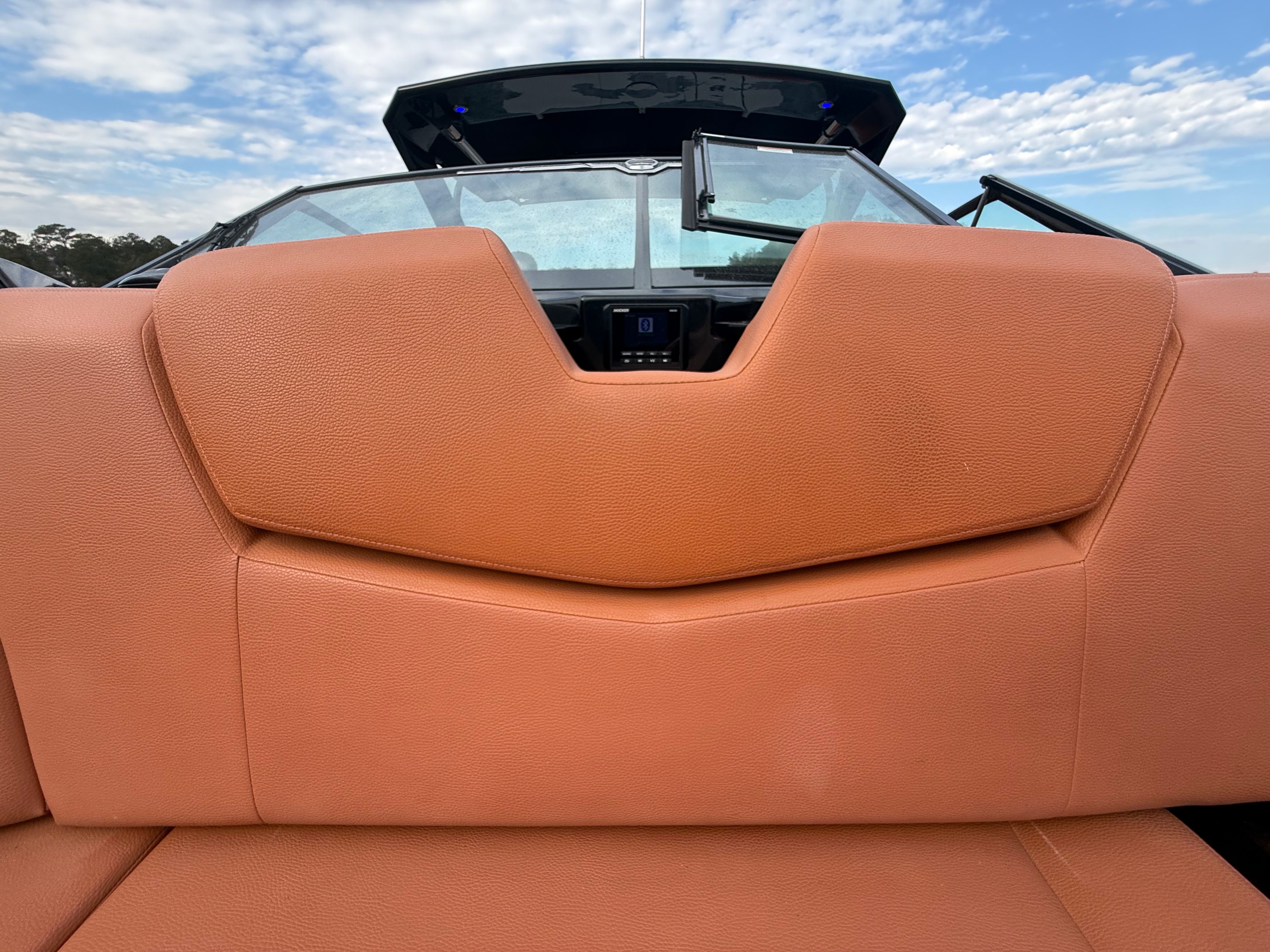 2022 Cruisers Yachts 338 CX SB Image Thumbnail #51