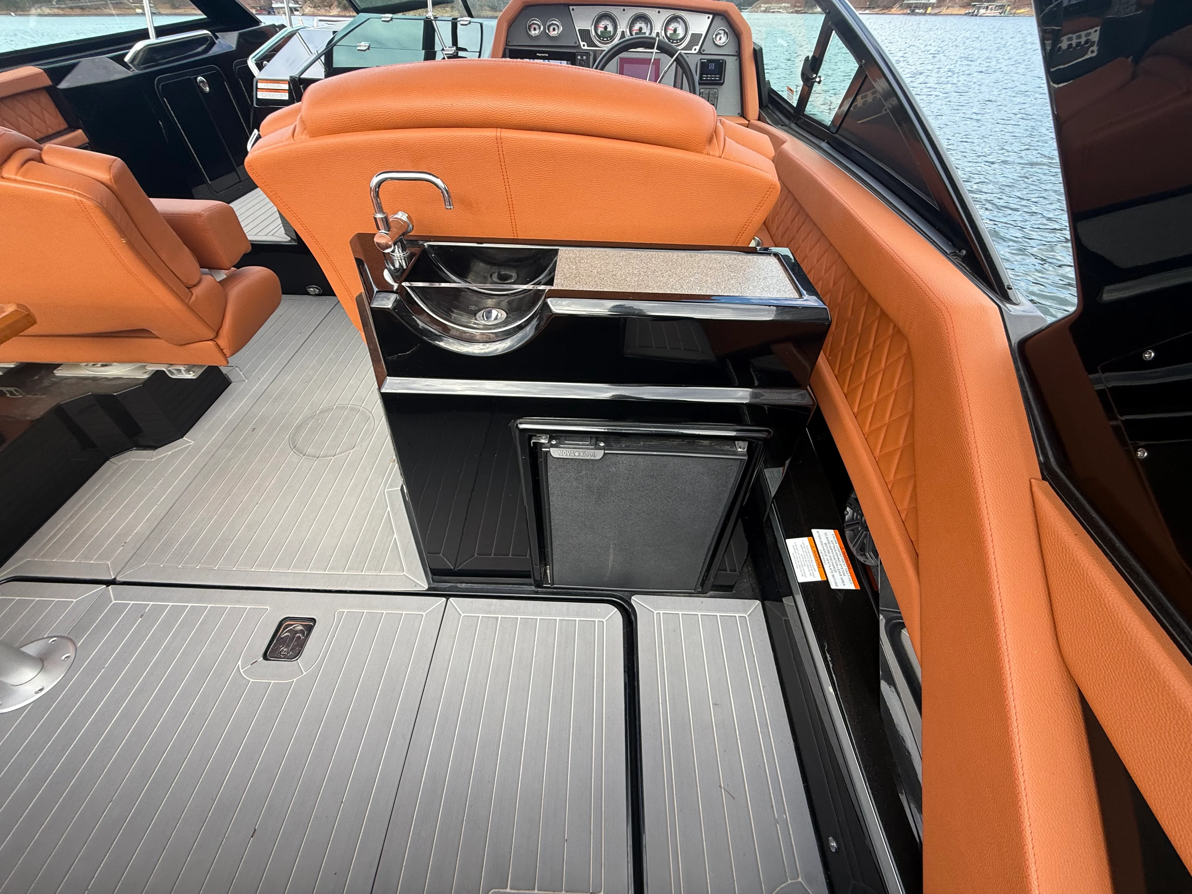 2022 Cruisers Yachts 338 CX SB Image Thumbnail #30