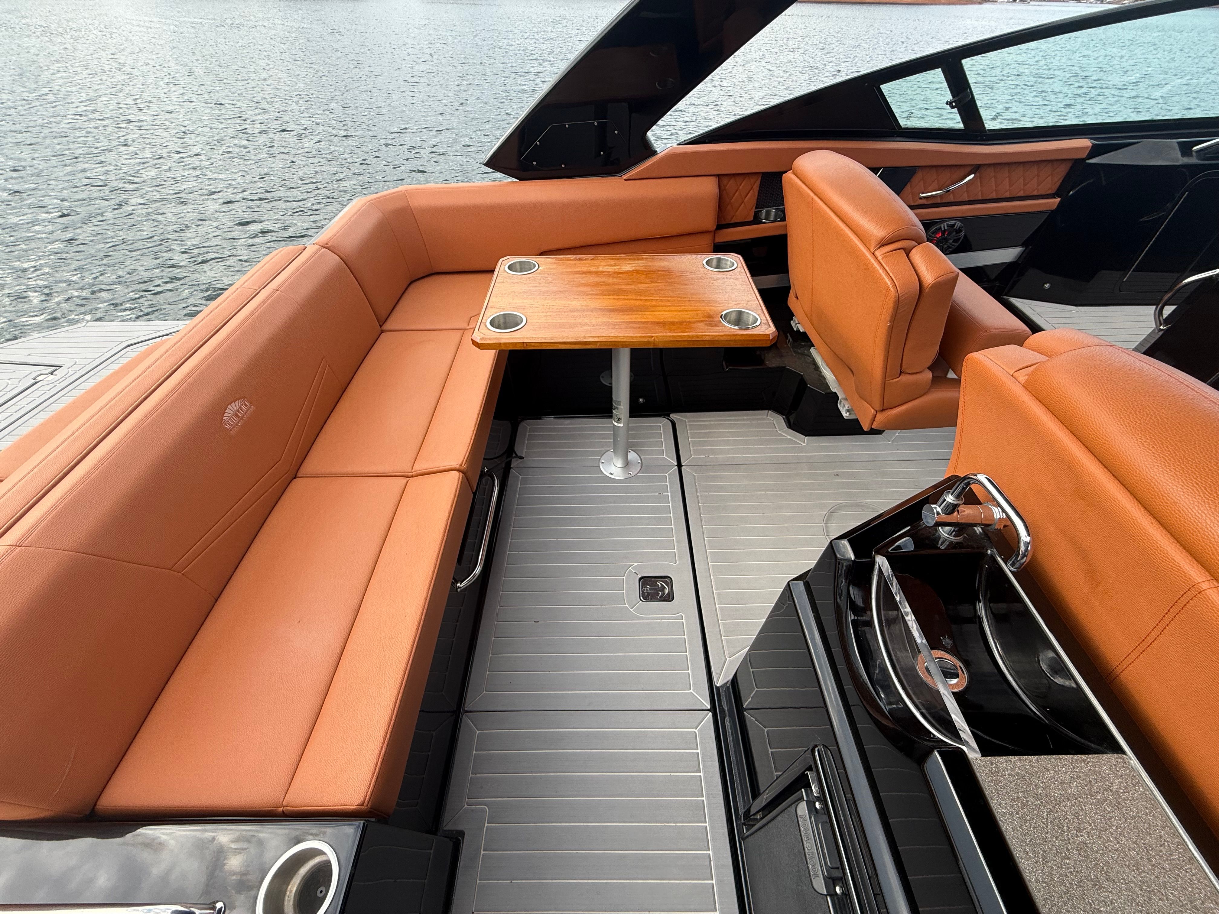 2022 Cruisers Yachts 338 CX SB Image Thumbnail #31