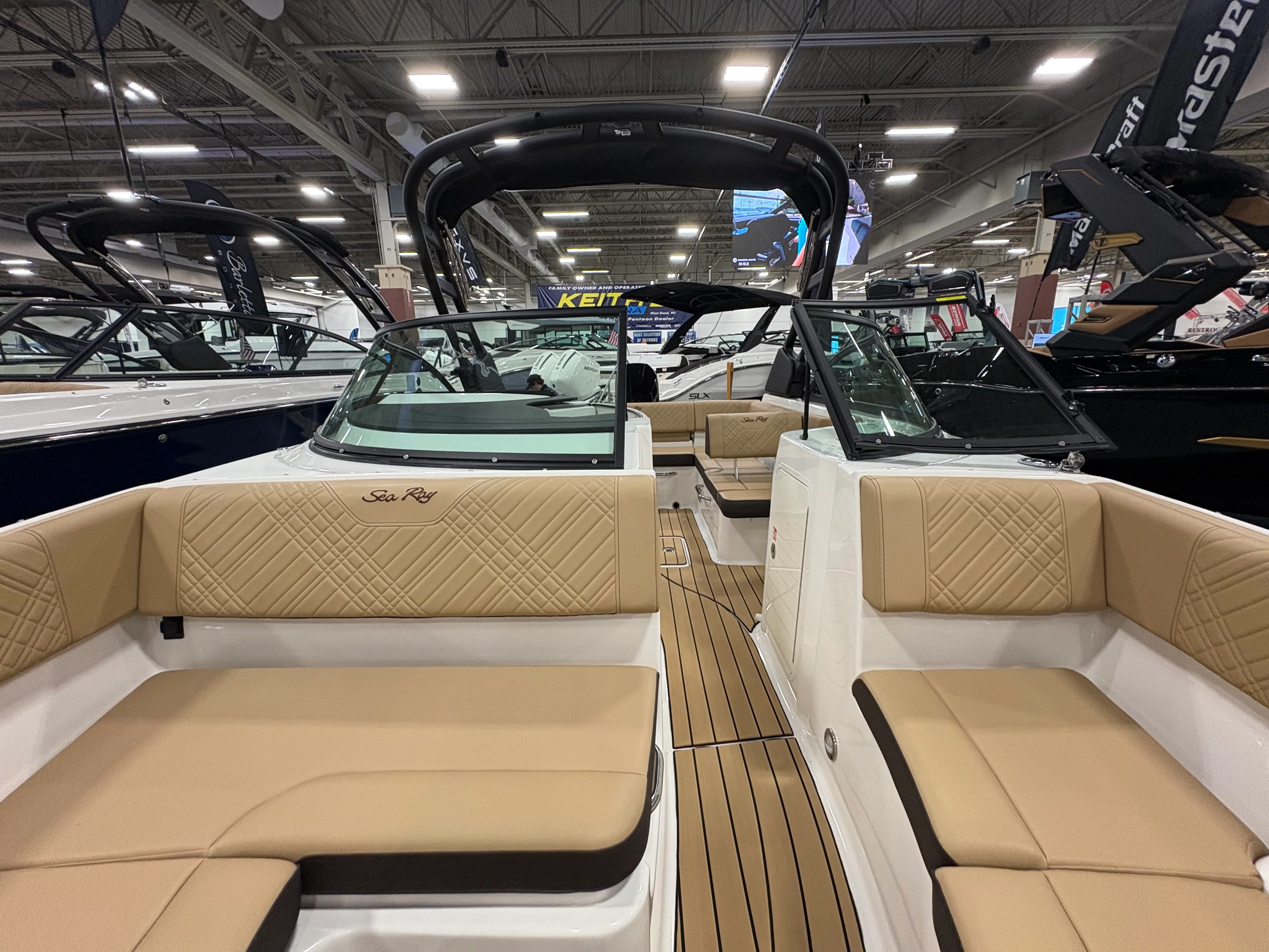 2026 Sea Ray SDX 230 Outboard Image Thumbnail #17