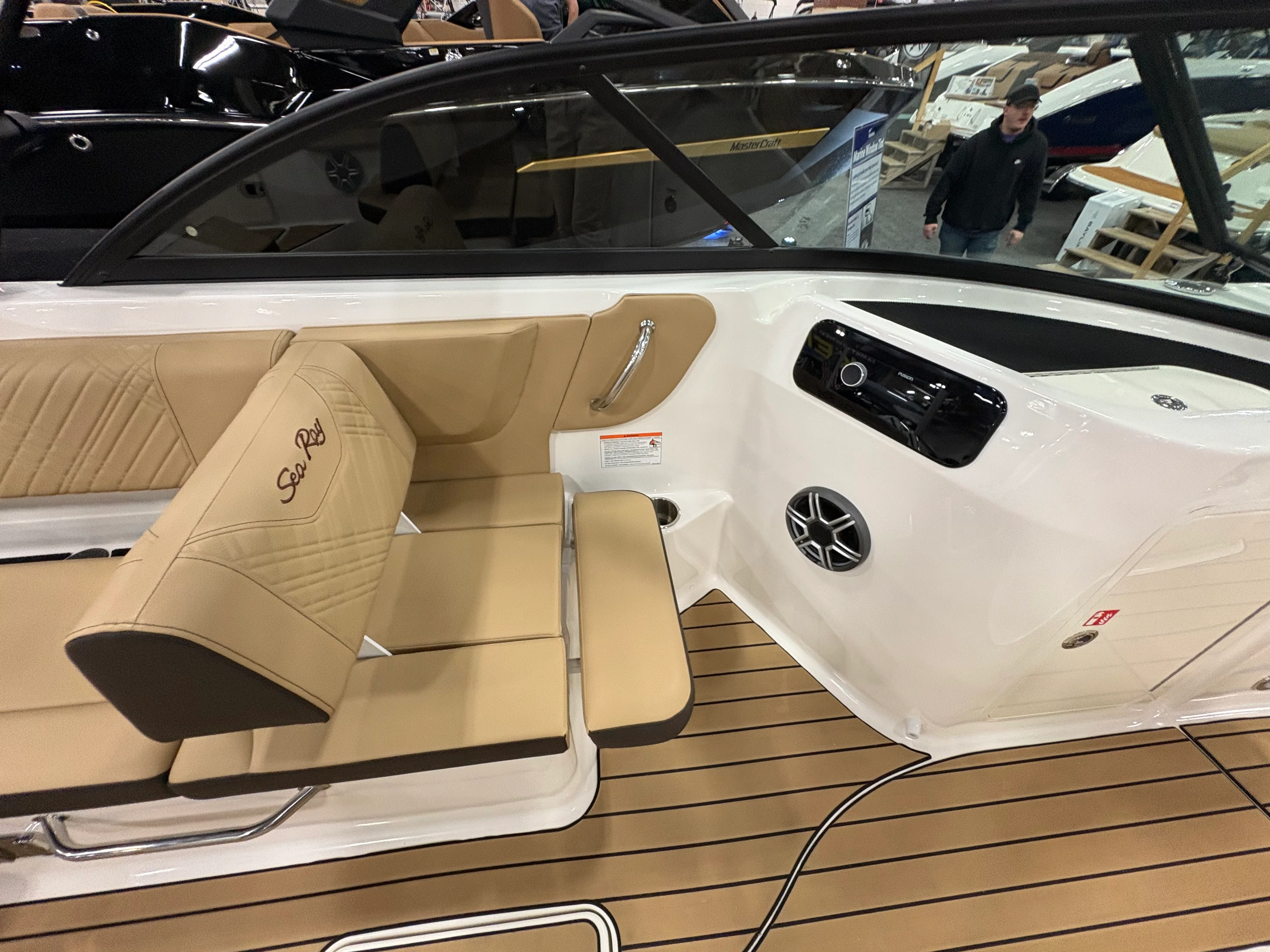 2026 Sea Ray SDX 230 Outboard Image Thumbnail #19