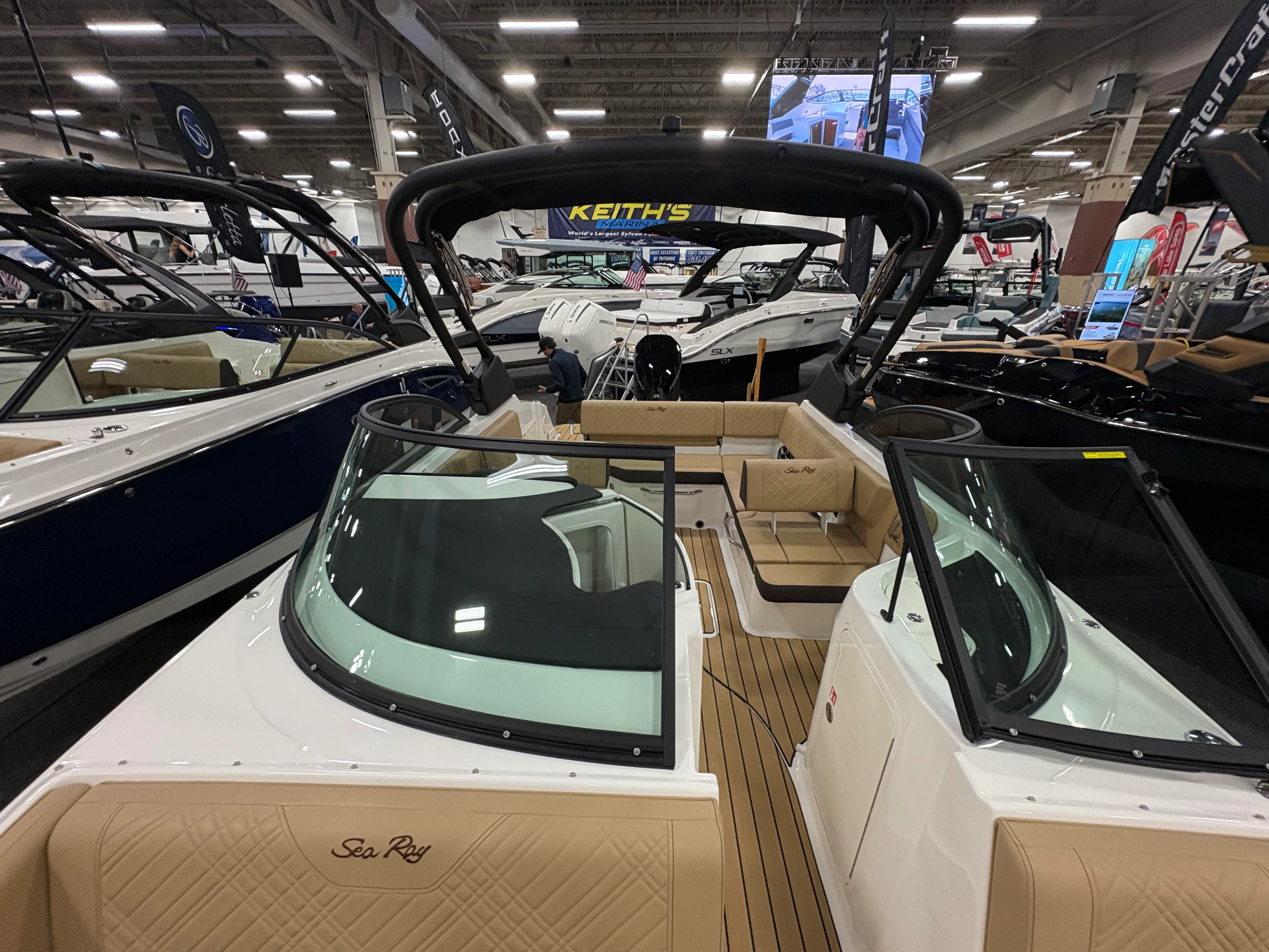 2026 Sea Ray SDX 230 Outboard Image Thumbnail #16