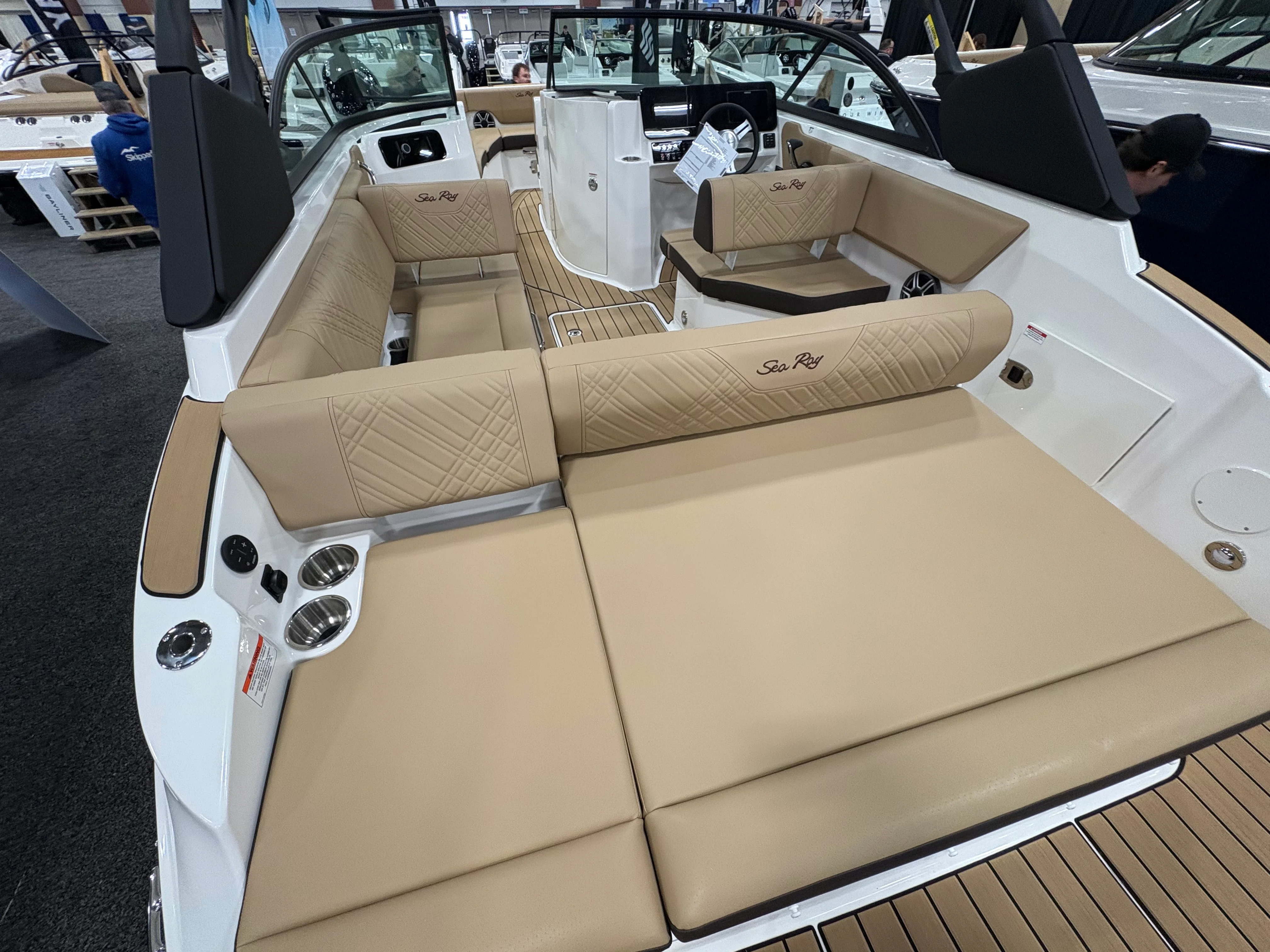 2026 Sea Ray SDX 230 Outboard Image Thumbnail #6