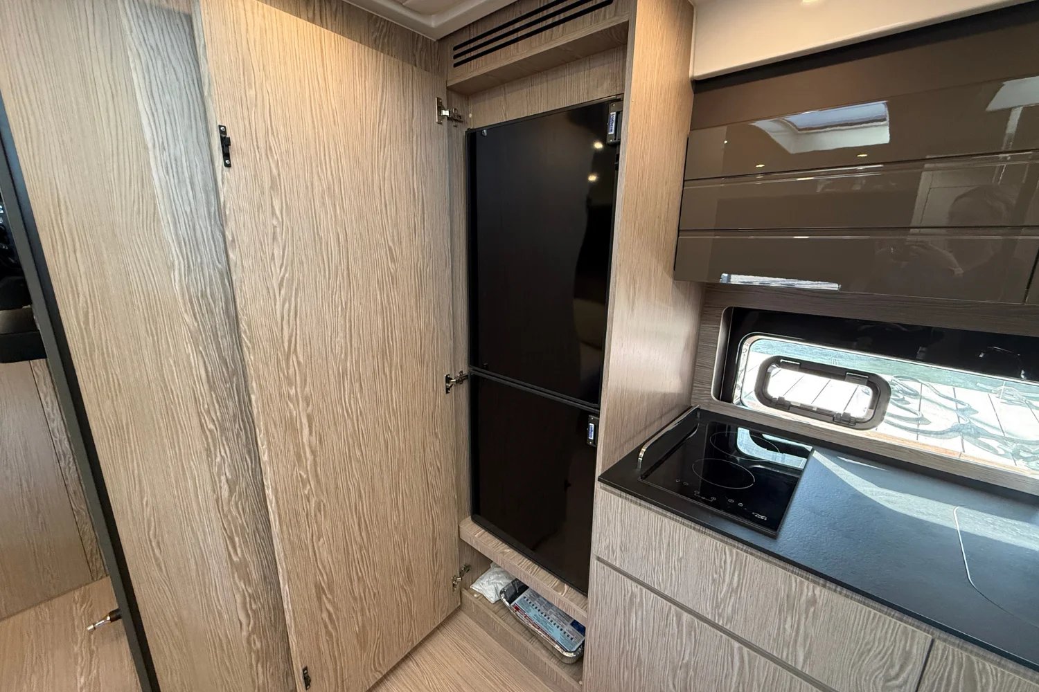 2019 Azimut Atlantis 43 Image Thumbnail #25