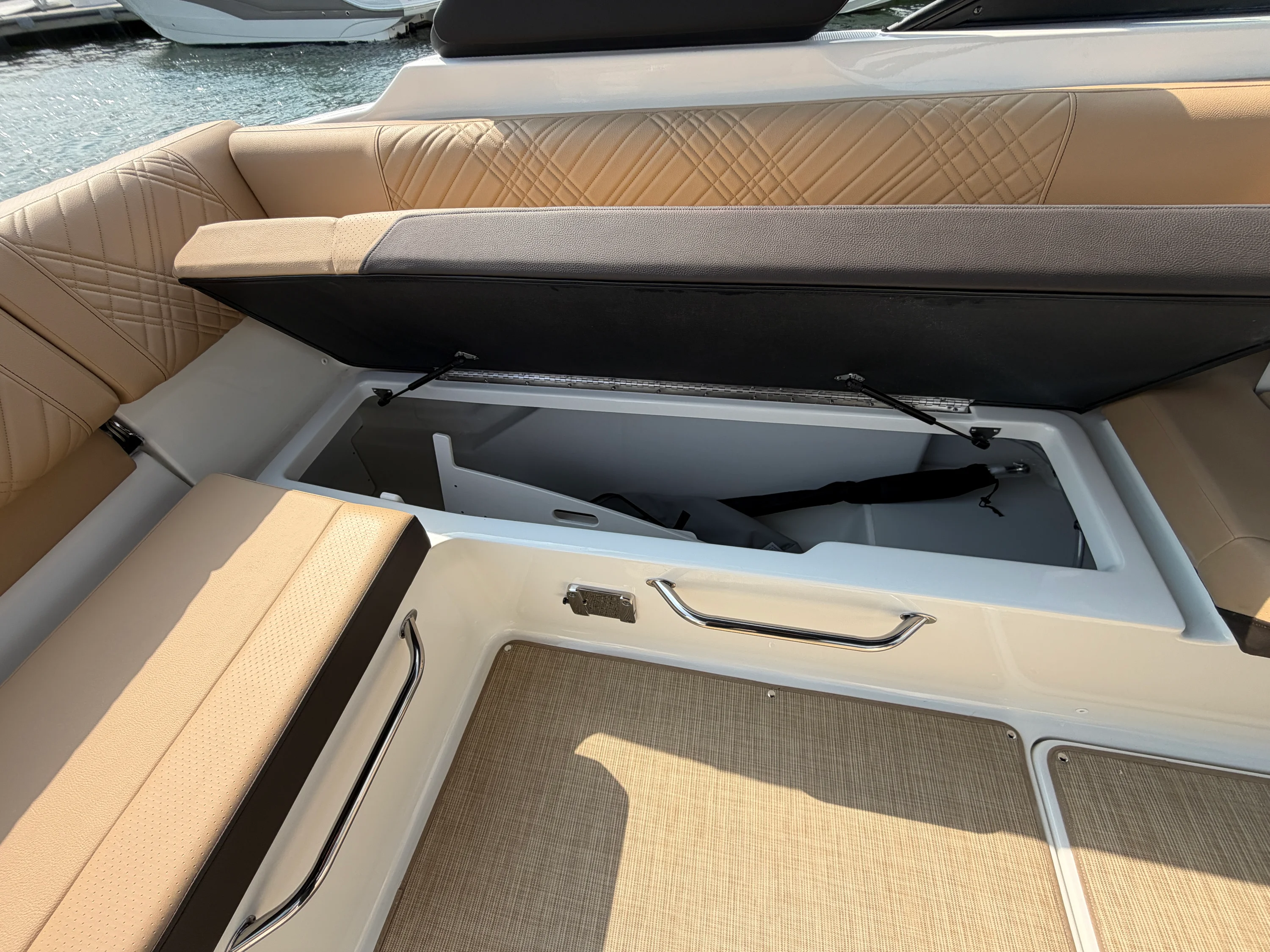 2026 Sea Ray SDX 270 Outboard Image Thumbnail #16