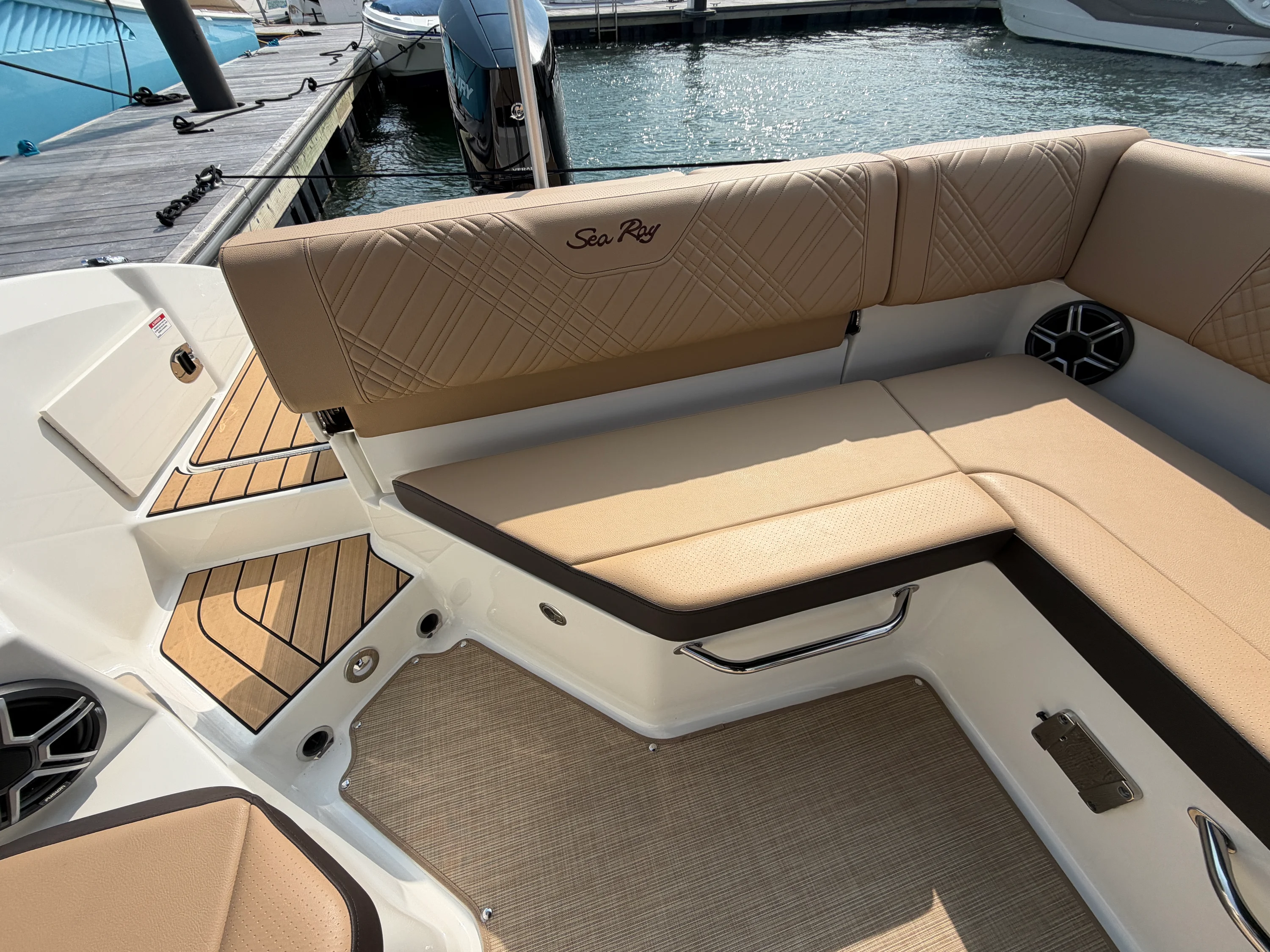 2026 Sea Ray SDX 270 Outboard Image Thumbnail #13