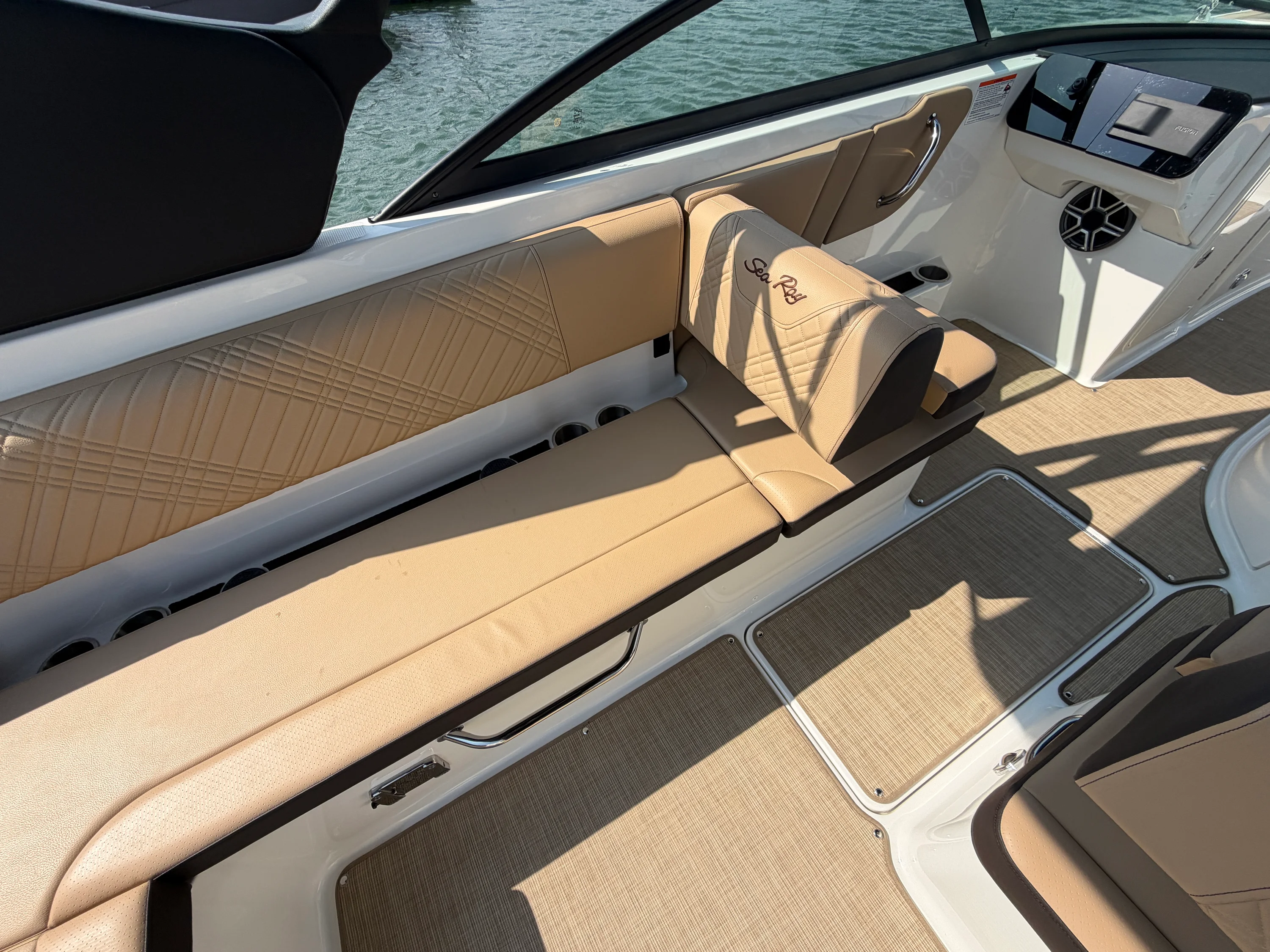 2026 Sea Ray SDX 270 Outboard Image Thumbnail #17