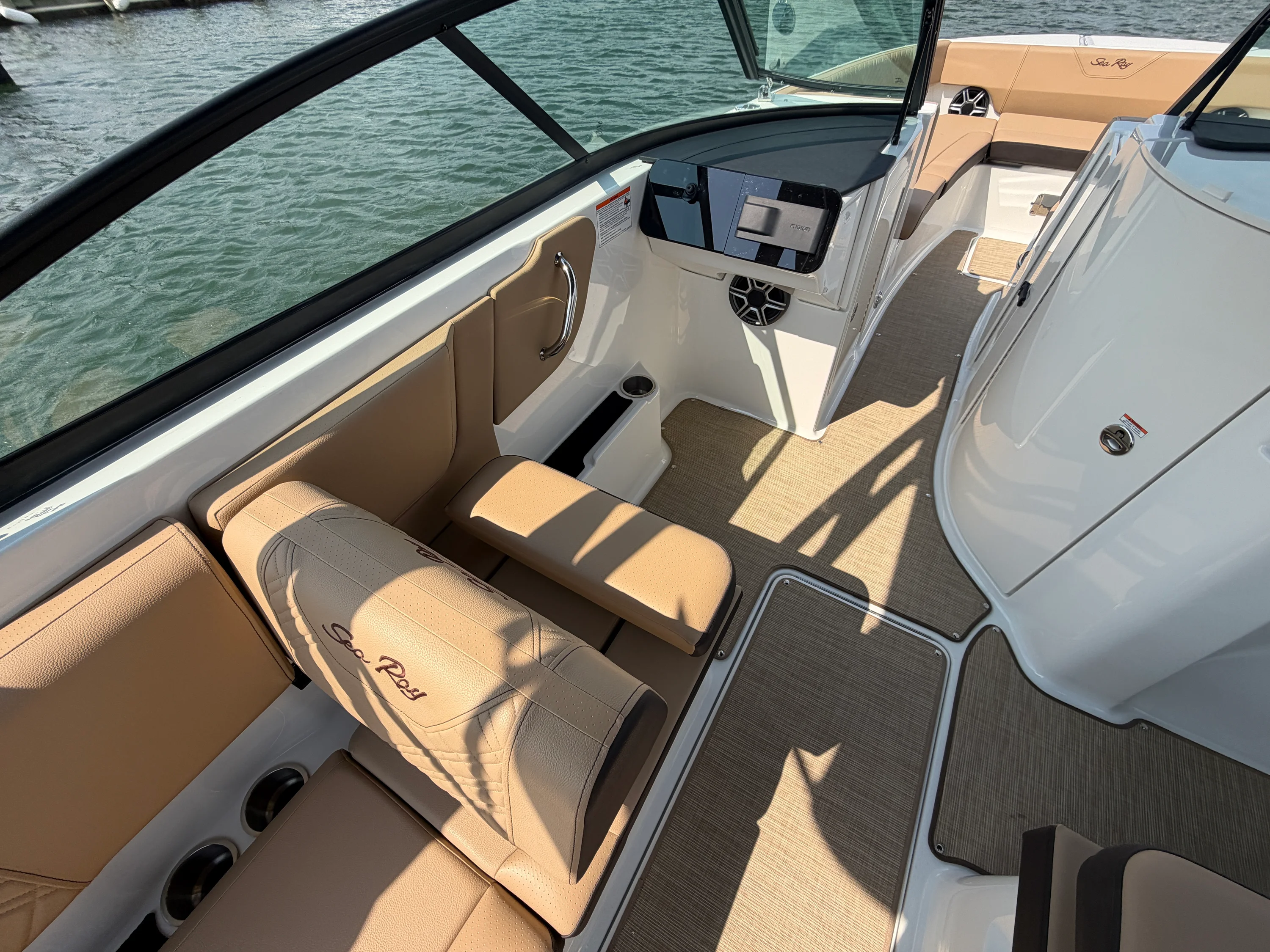 2026 Sea Ray SDX 270 Outboard Image Thumbnail #18