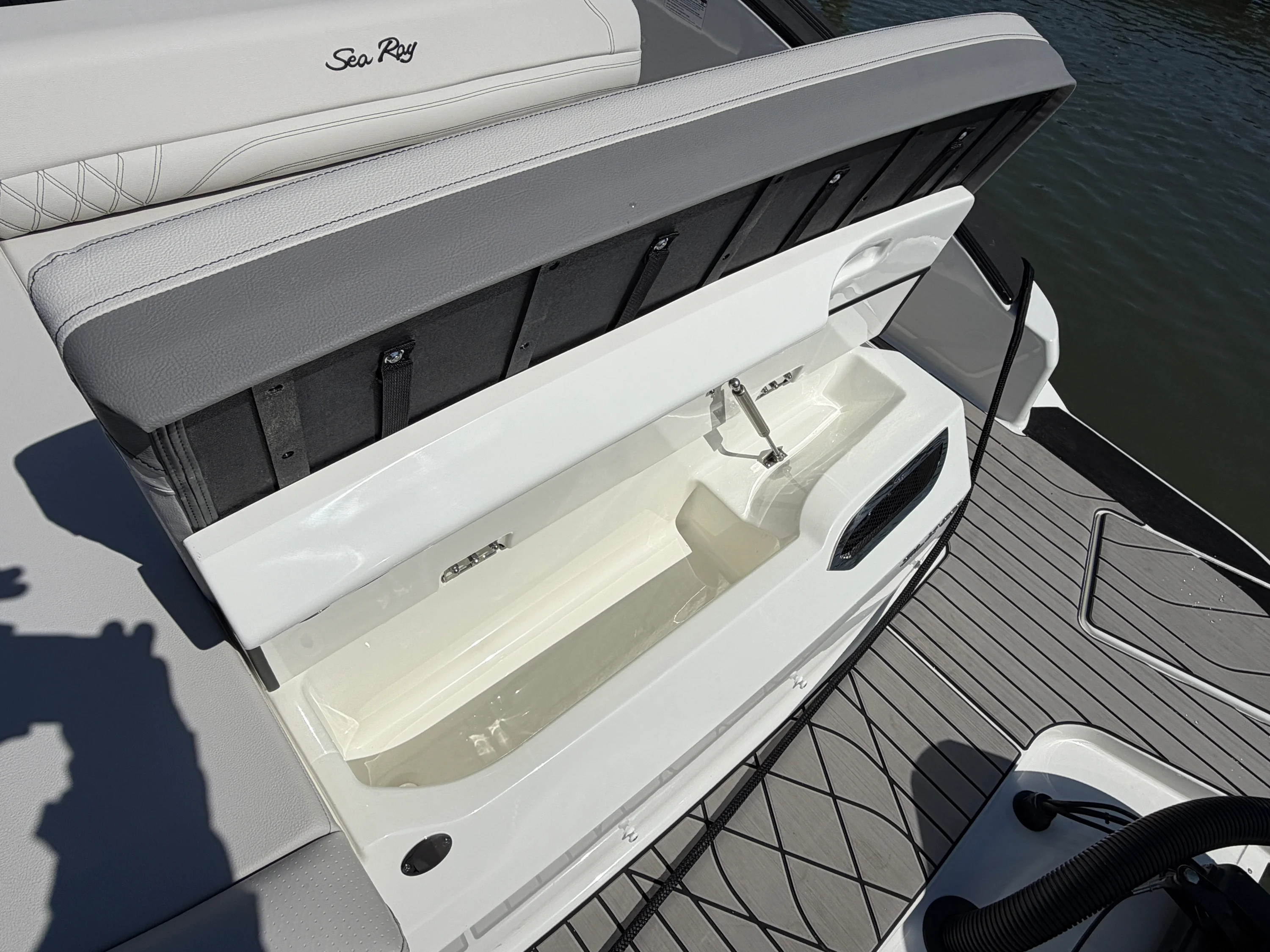 2026 Sea Ray SLX 280 Outboard Image Thumbnail #20