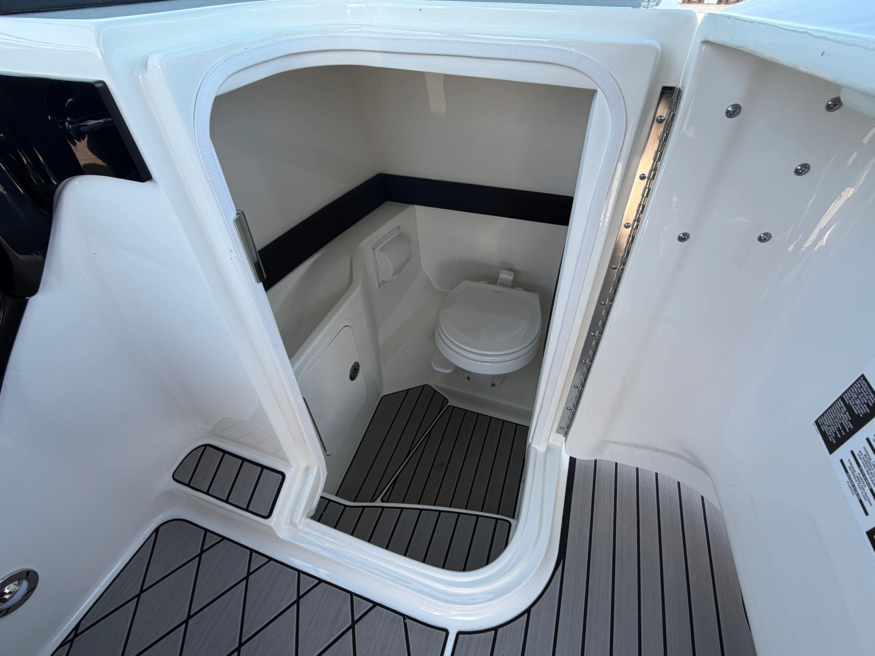 2026 Sea Ray SLX 280 Outboard Image Thumbnail #27