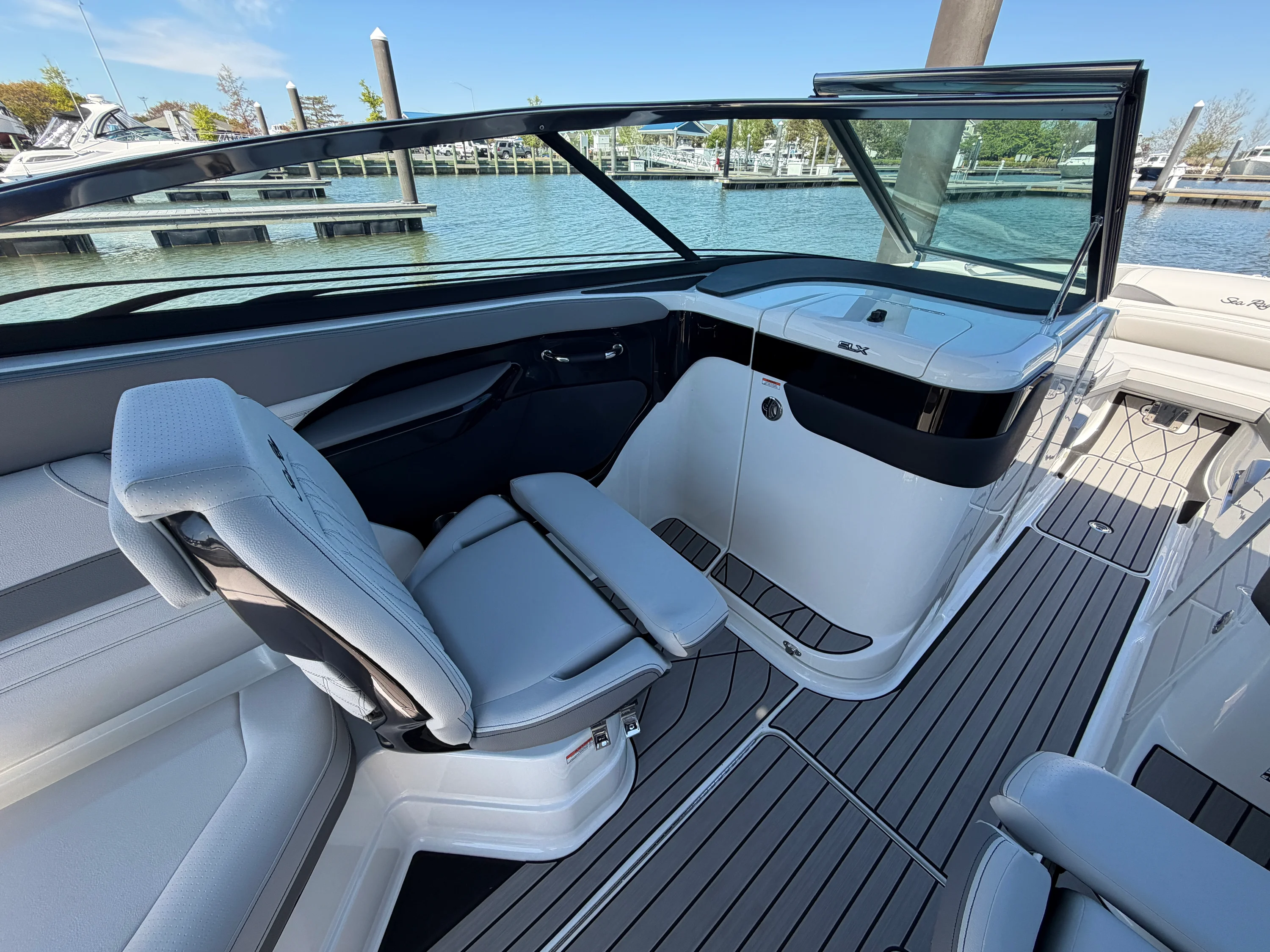 2026 Sea Ray SLX 280 Outboard Image Thumbnail #26