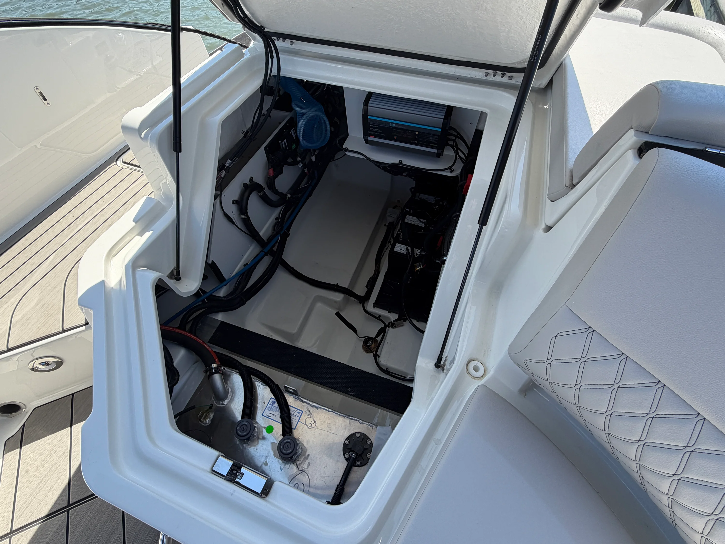 2026 Sea Ray SLX 280 Outboard Image Thumbnail #18