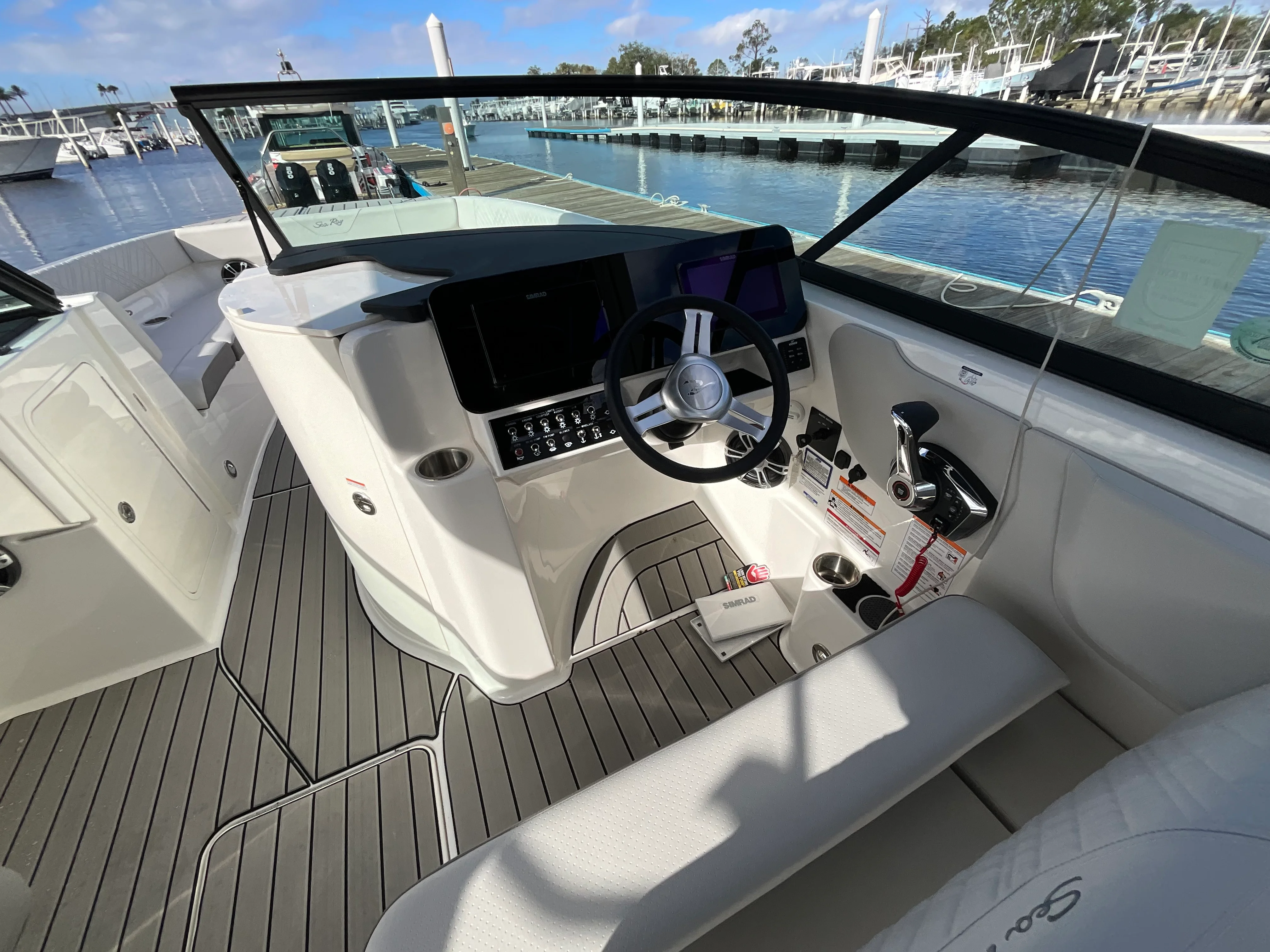 2026 Sea Ray SDX 270 Outboard Image Thumbnail #10