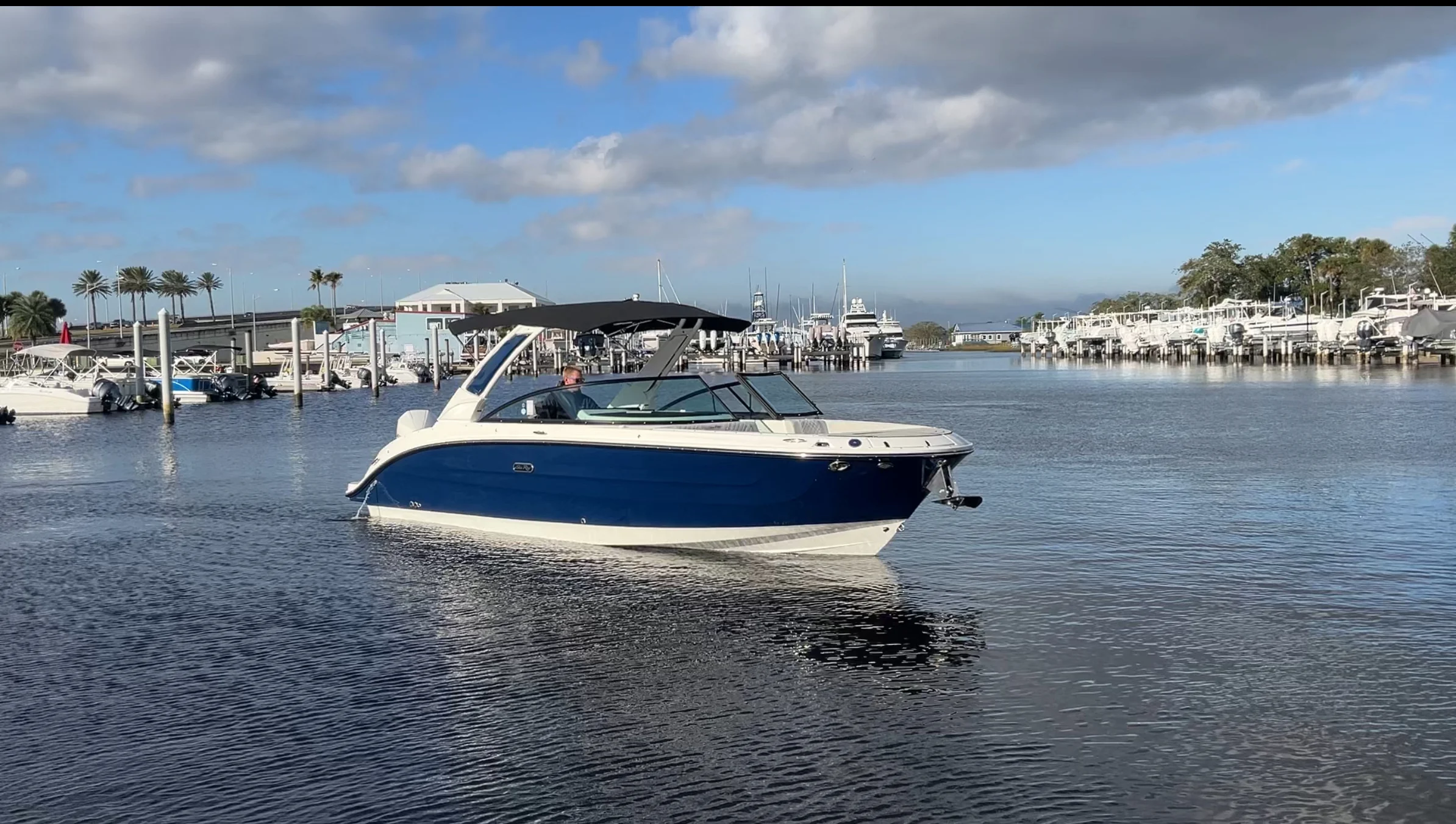 2026 Sea Ray SDX 270 Outboard Image Thumbnail #4