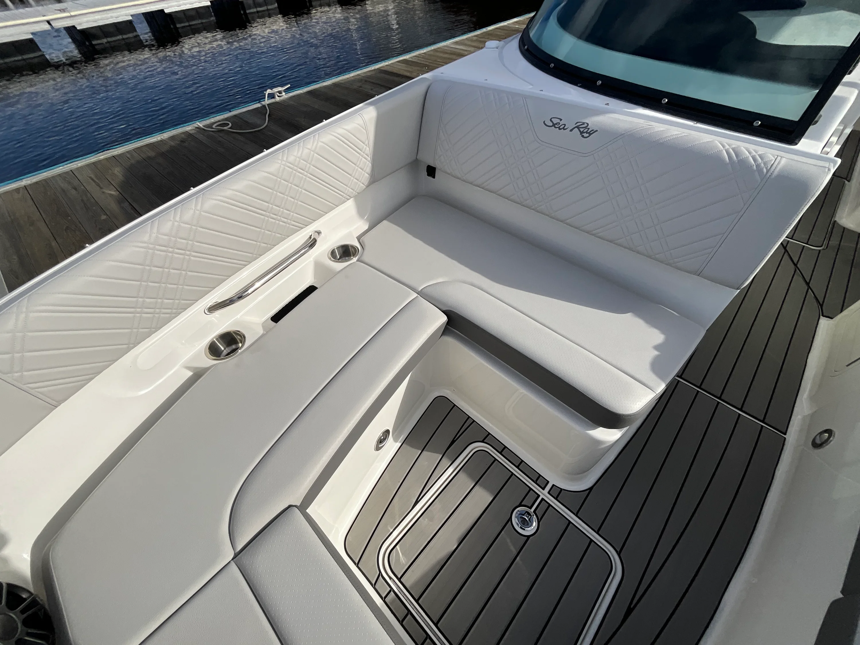 2026 Sea Ray SDX 270 Outboard Image Thumbnail #7