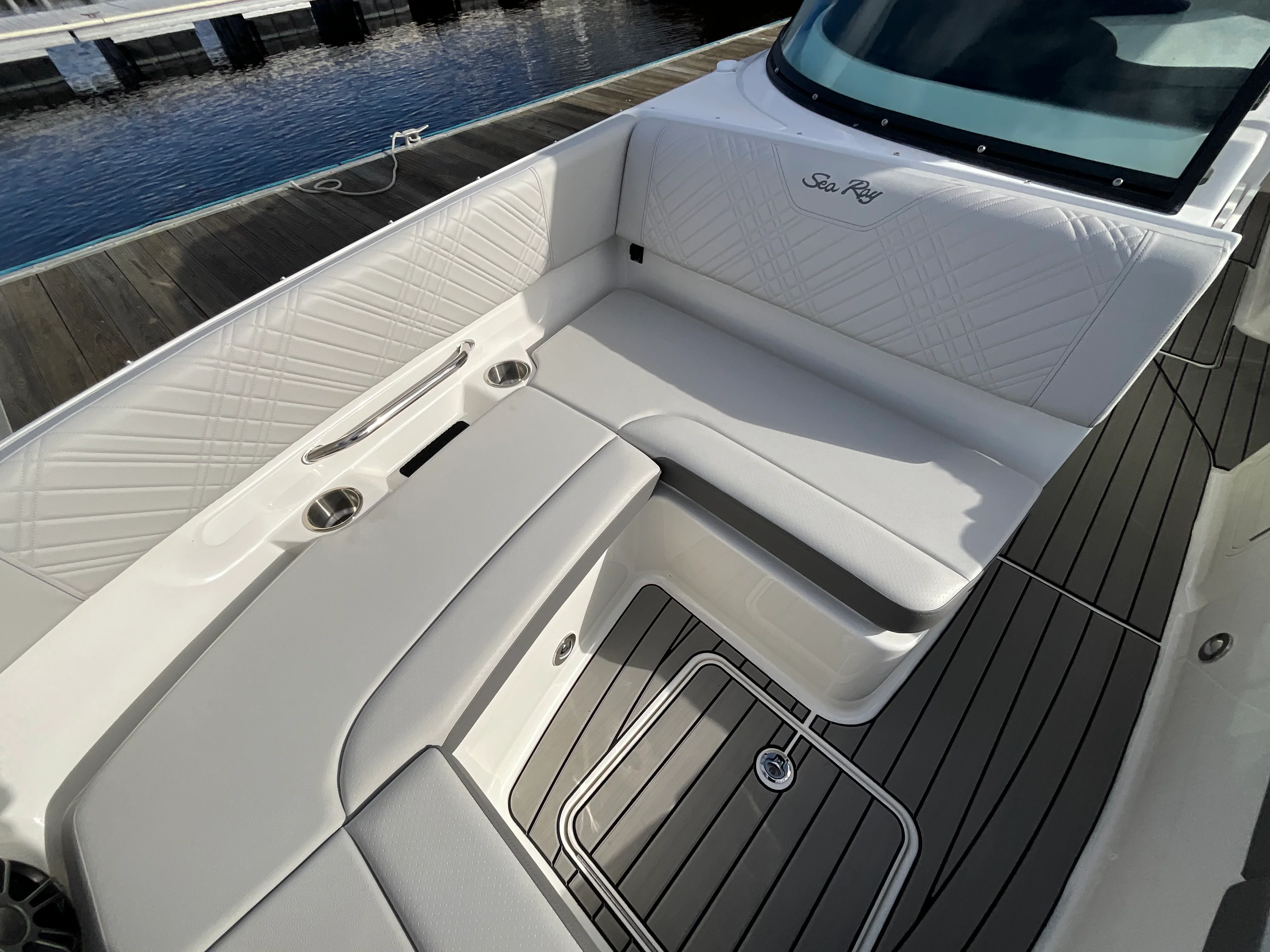 2026 Sea Ray SDX 270 Outboard Image Thumbnail #7