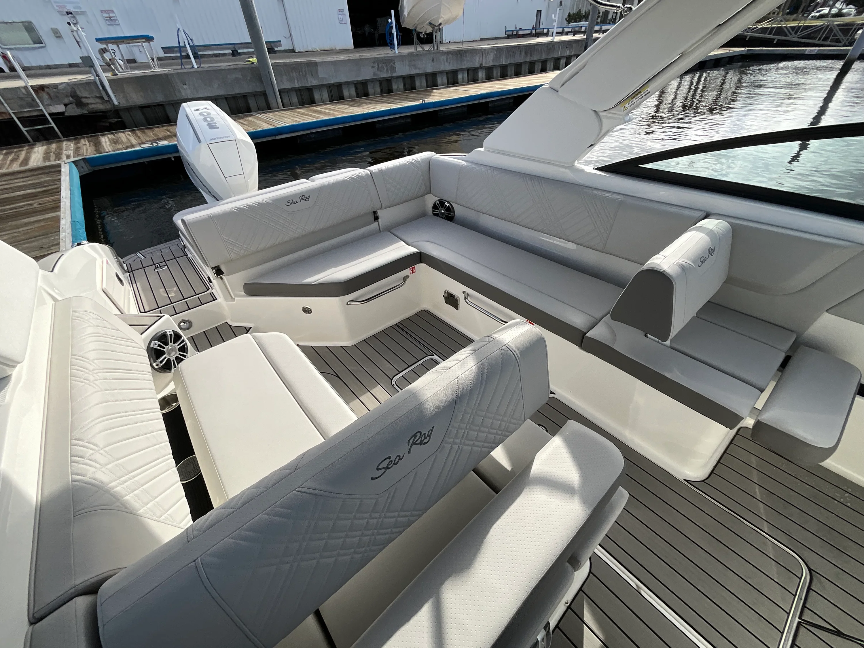 2026 Sea Ray SDX 270 Outboard Image Thumbnail #11