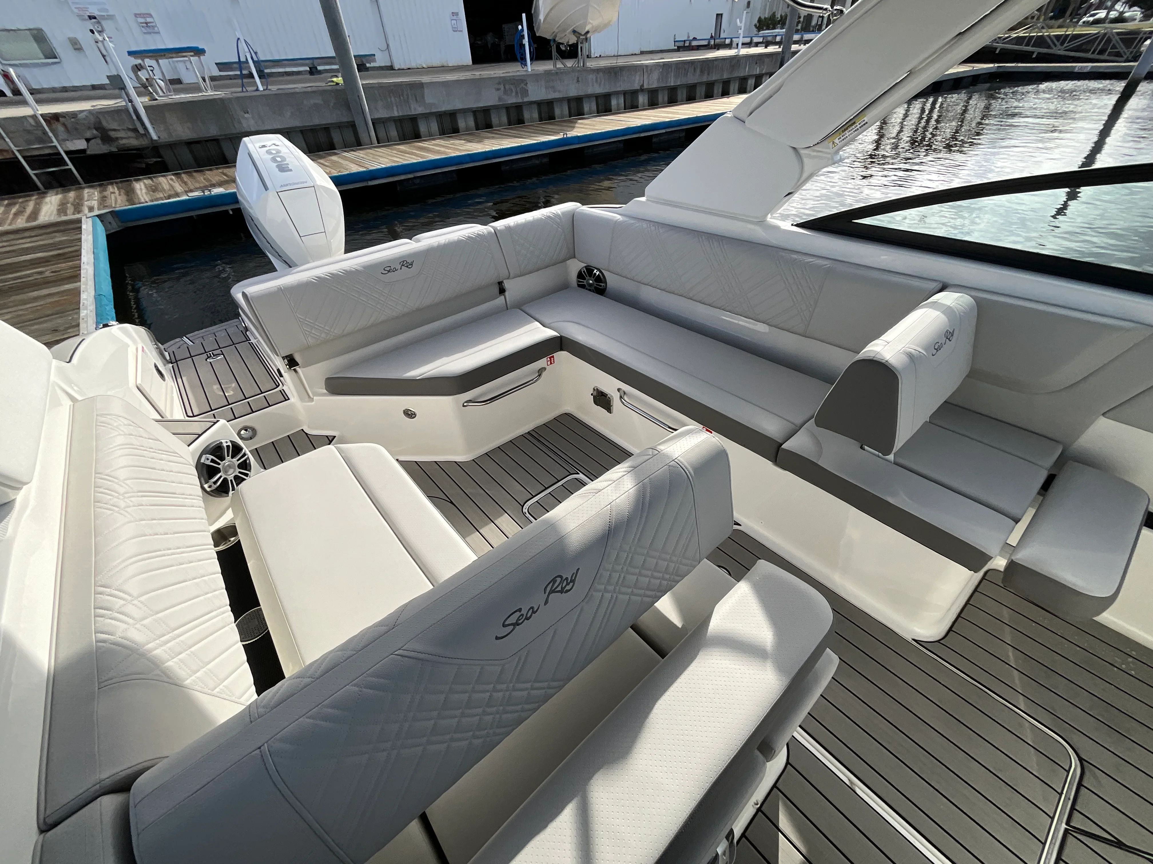 2026 Sea Ray SDX 270 Outboard Image Thumbnail #11