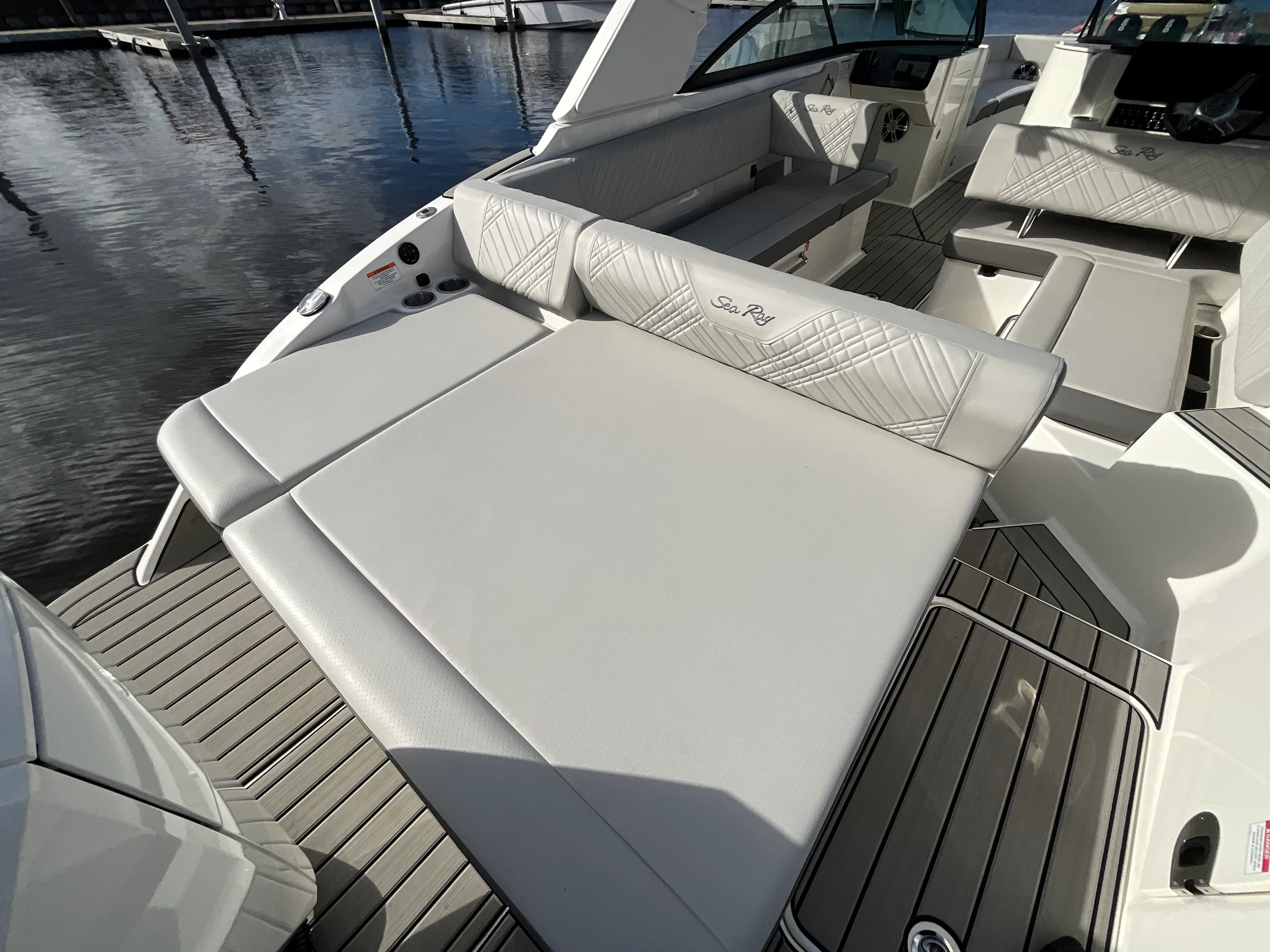 2026 Sea Ray SDX 270 Outboard Image Thumbnail #14