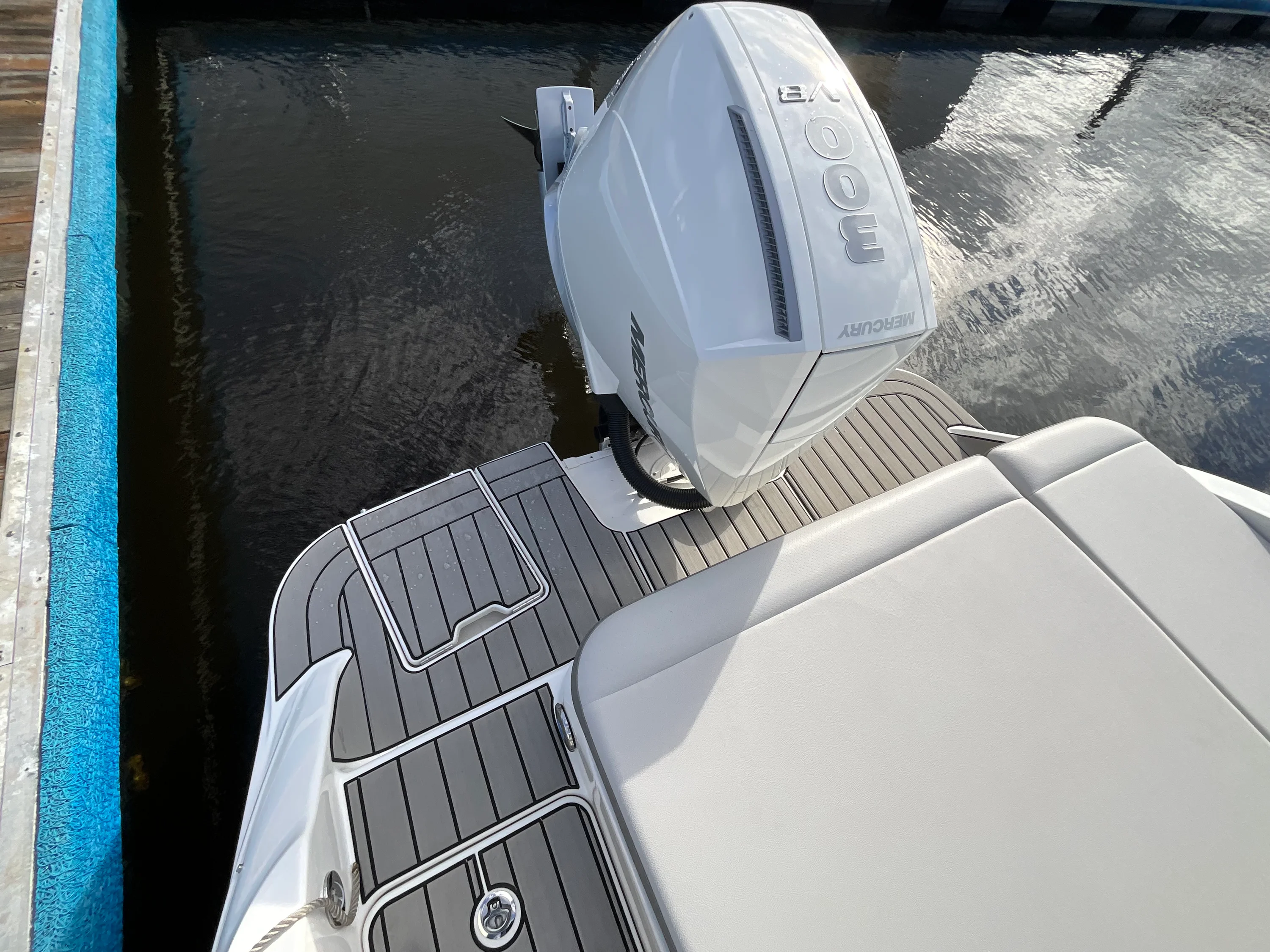 2026 Sea Ray SDX 270 Outboard Image Thumbnail #16