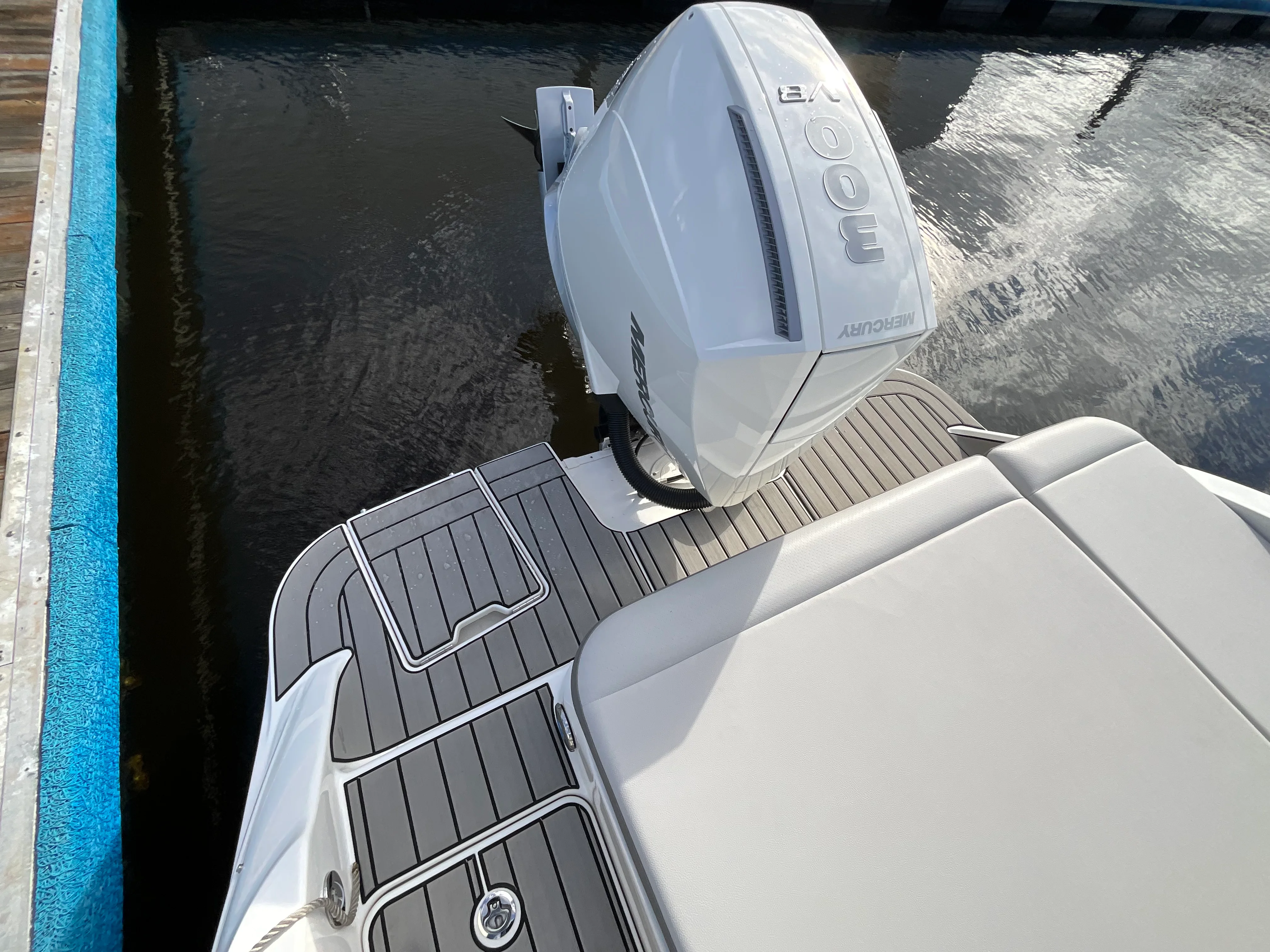 2026 Sea Ray SDX 270 Outboard Image Thumbnail #16