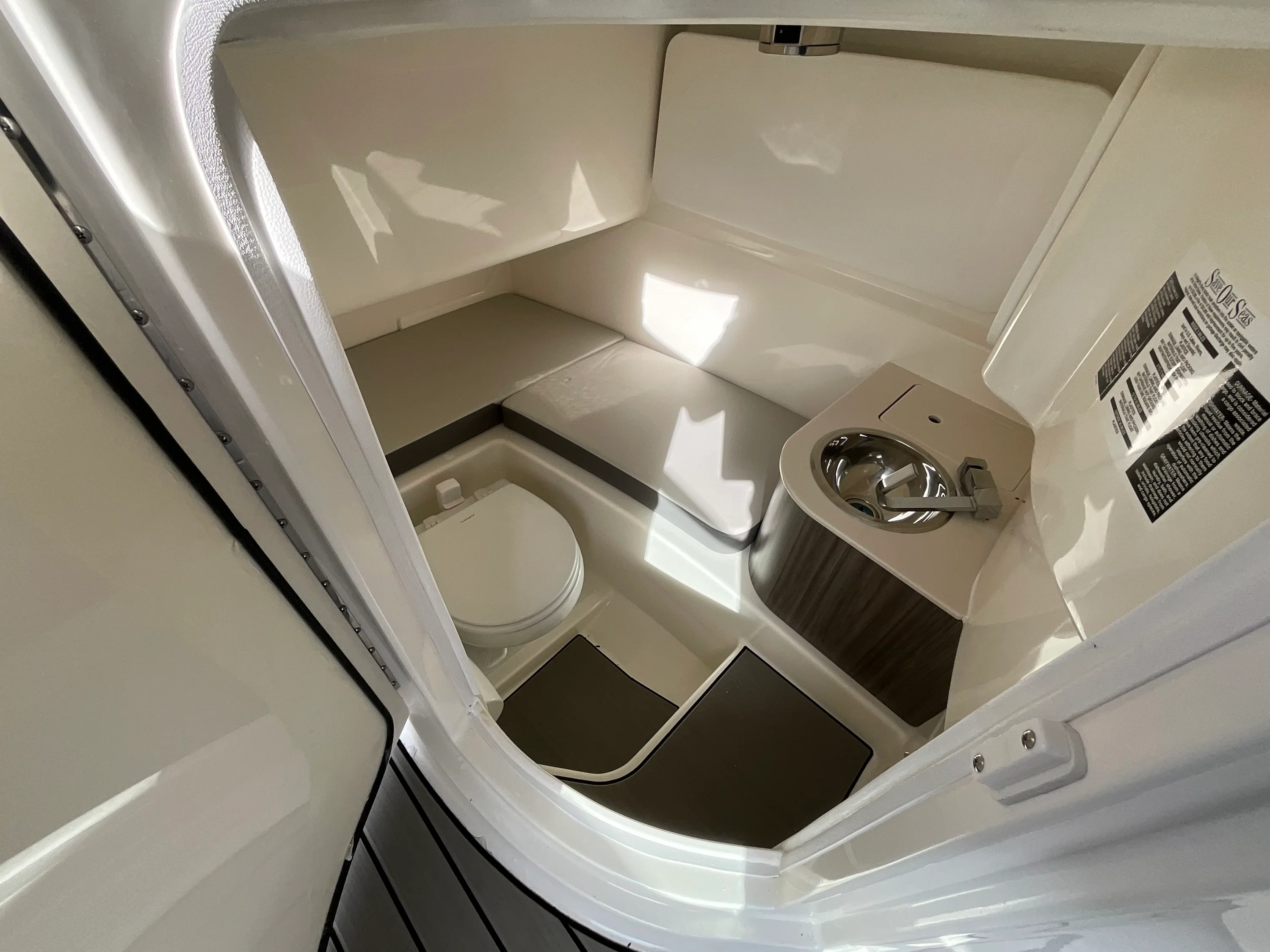 2026 Sea Ray SDX 270 Outboard Image Thumbnail #12