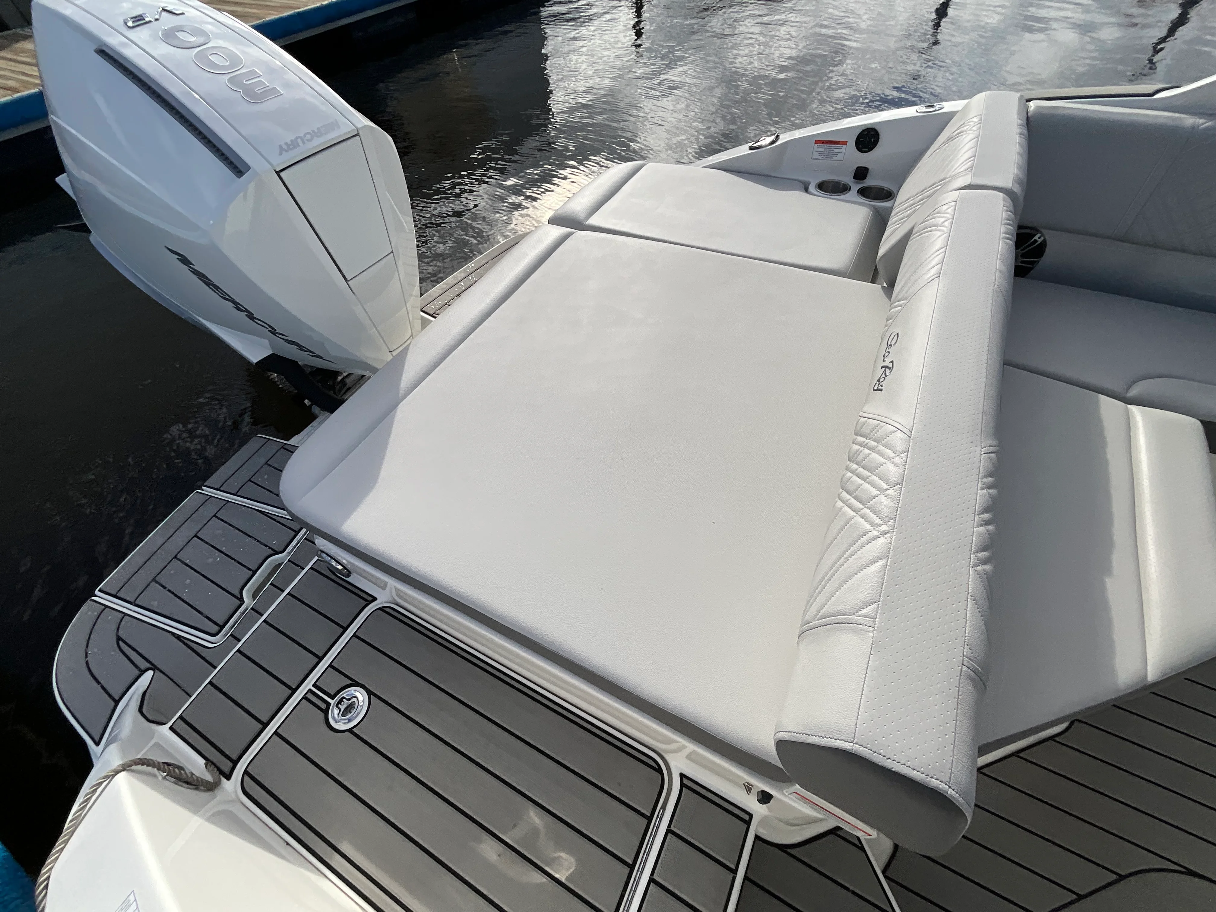 2026 Sea Ray SDX 270 Outboard Image Thumbnail #15