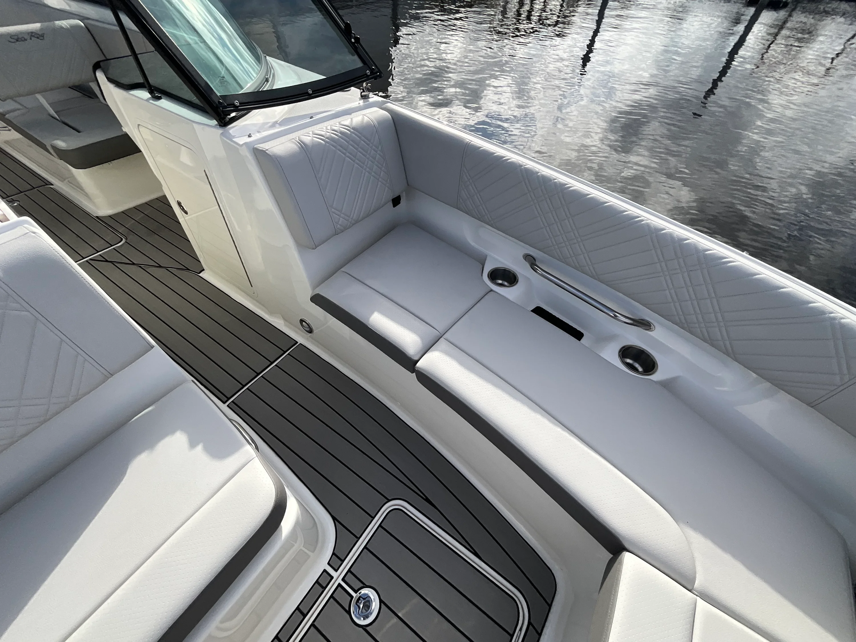 2026 Sea Ray SDX 270 Outboard Image Thumbnail #8