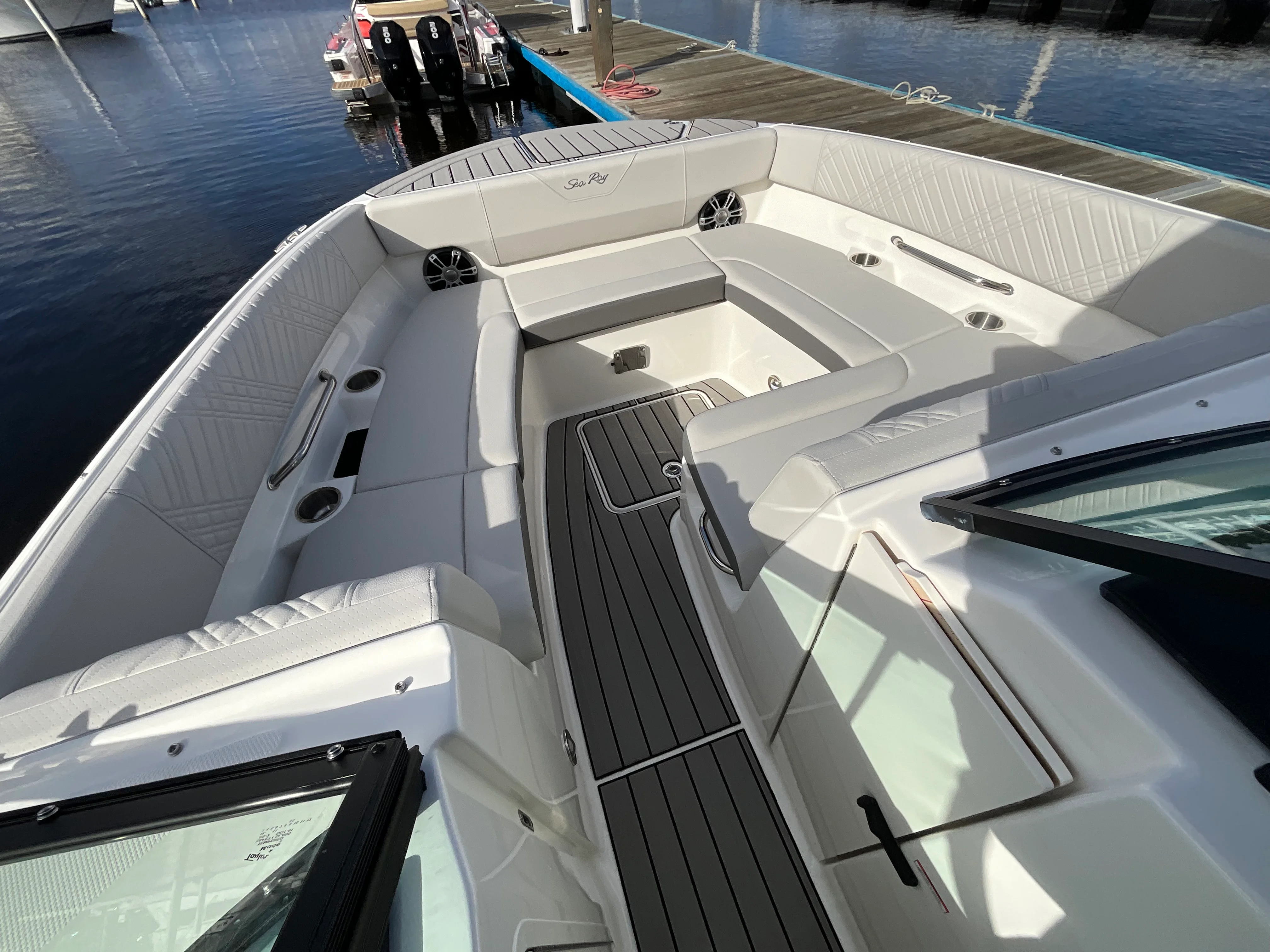 2026 Sea Ray SDX 270 Outboard Image Thumbnail #9