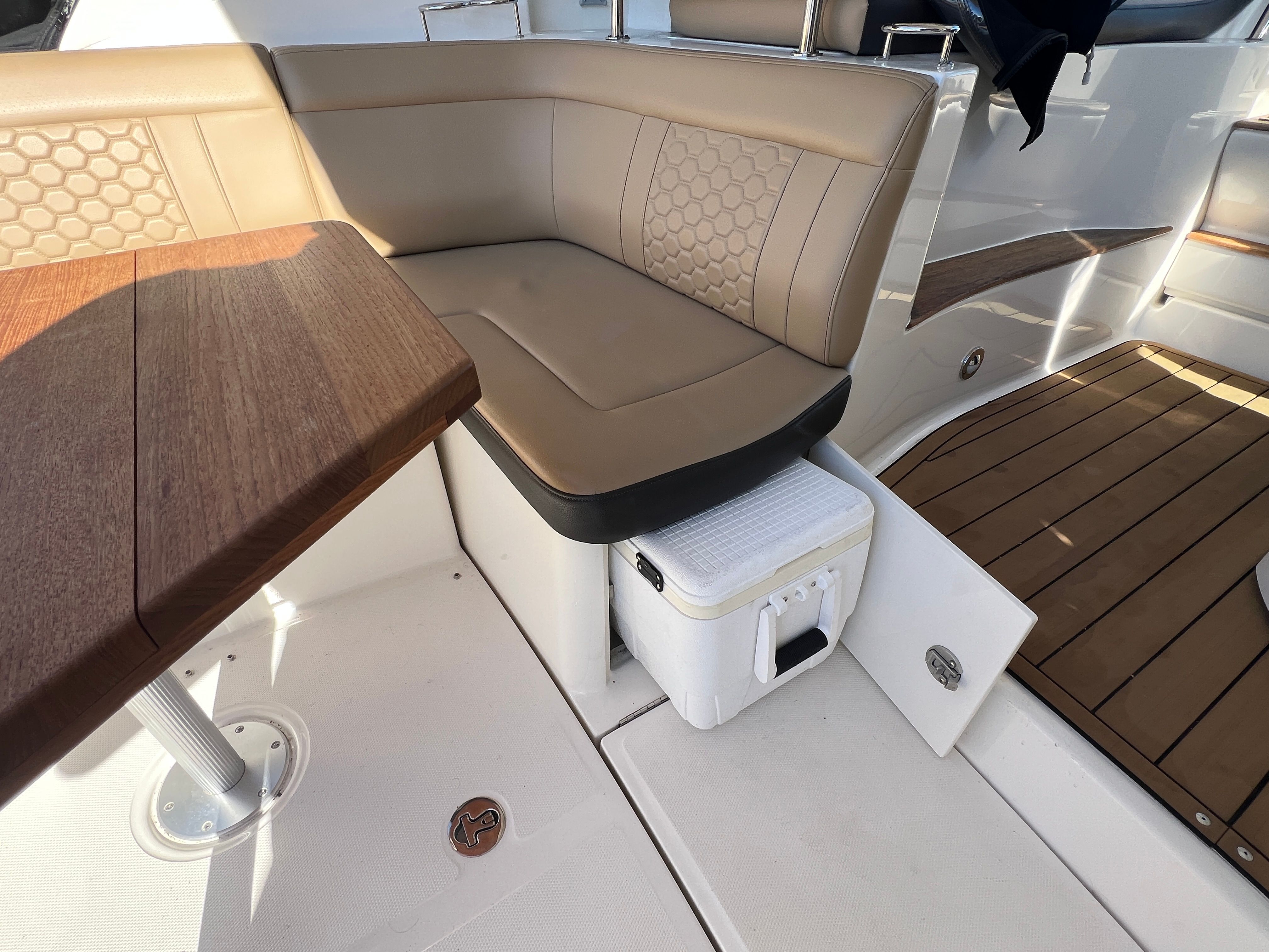 2018 Sea Ray 350 SUNDANCER Image Thumbnail #19