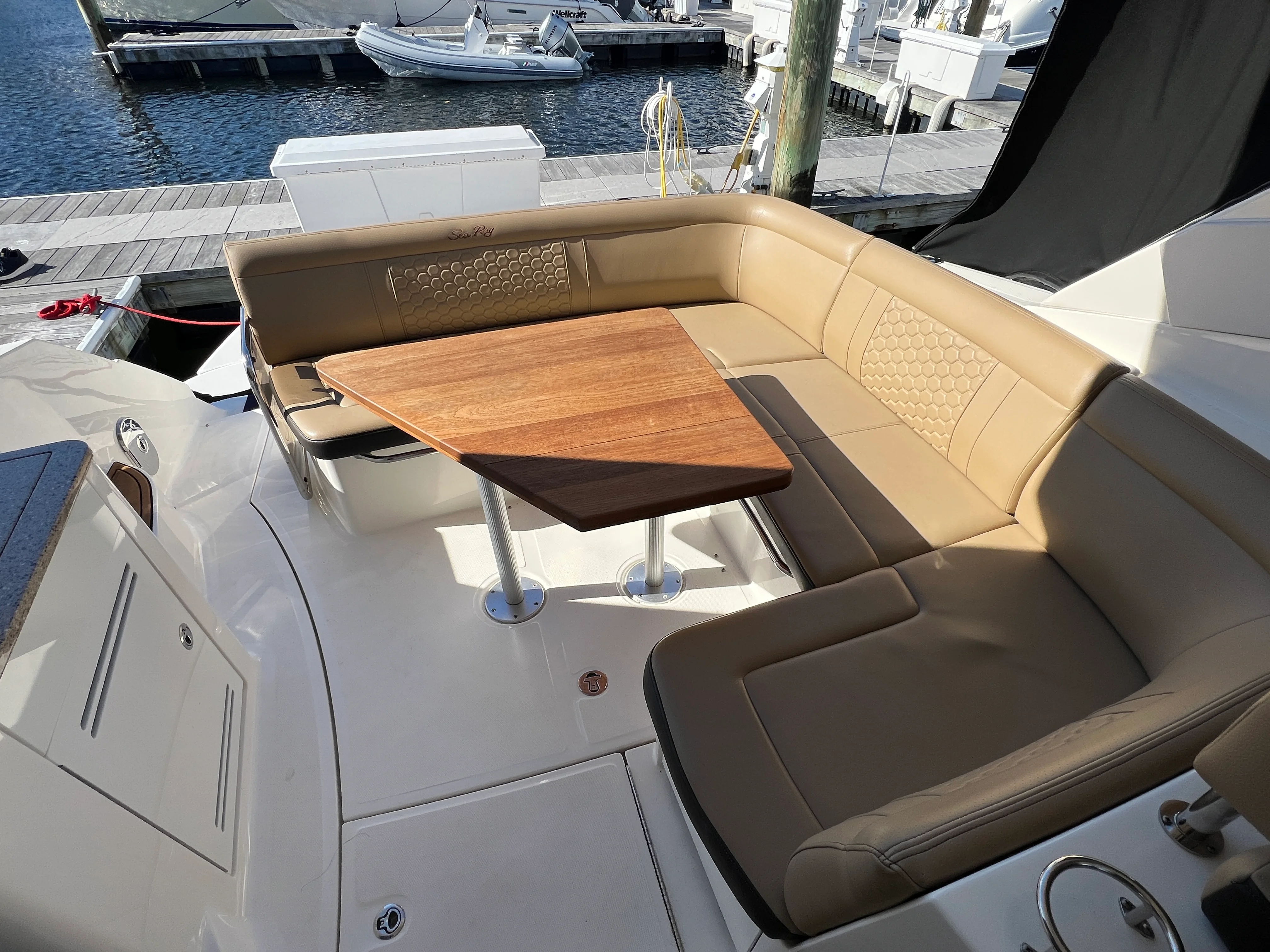 2018 Sea Ray 350 SUNDANCER Image Thumbnail #17
