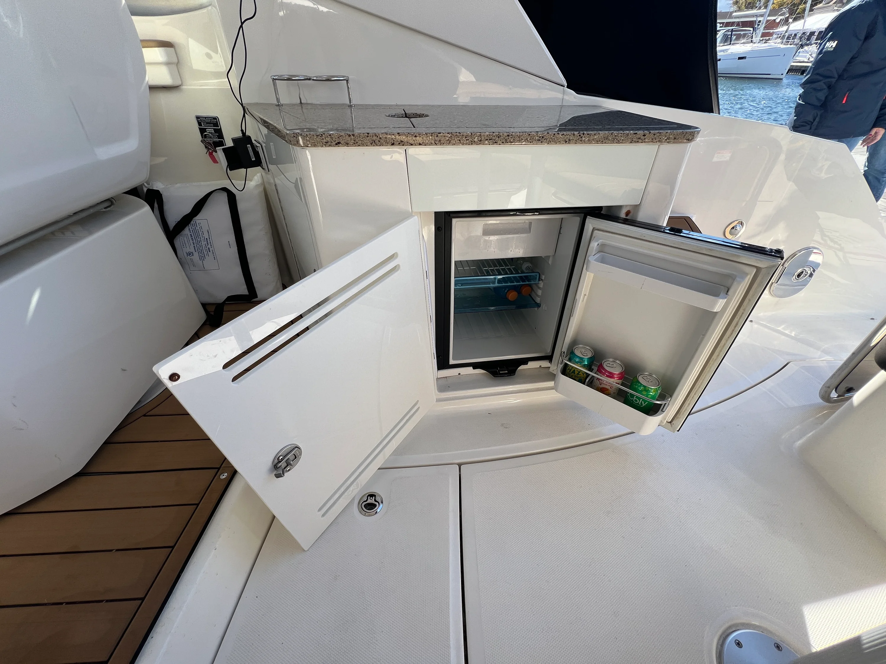 2018 Sea Ray 350 SUNDANCER Image Thumbnail #14
