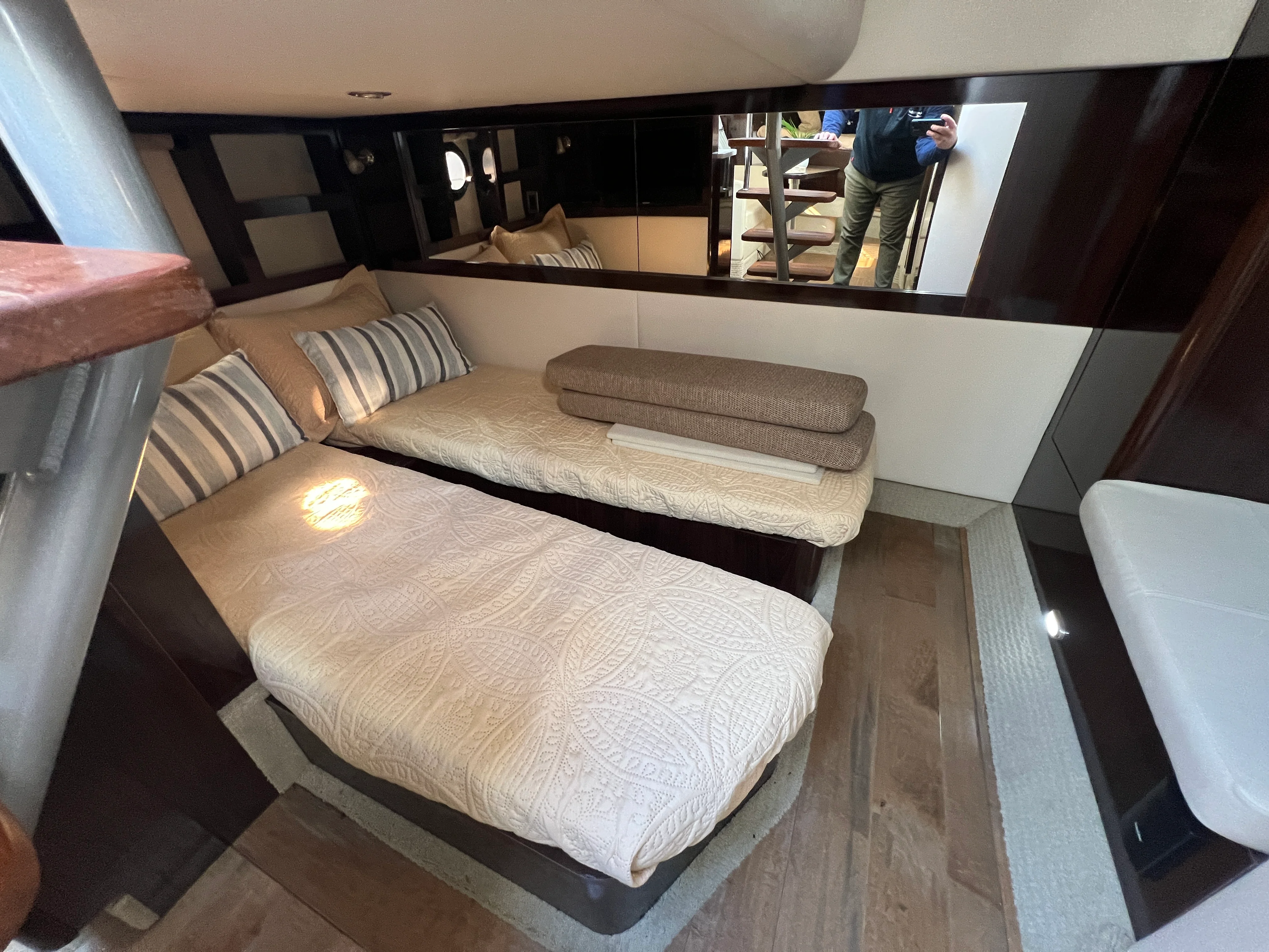 2018 Sea Ray 350 SUNDANCER Image Thumbnail #35