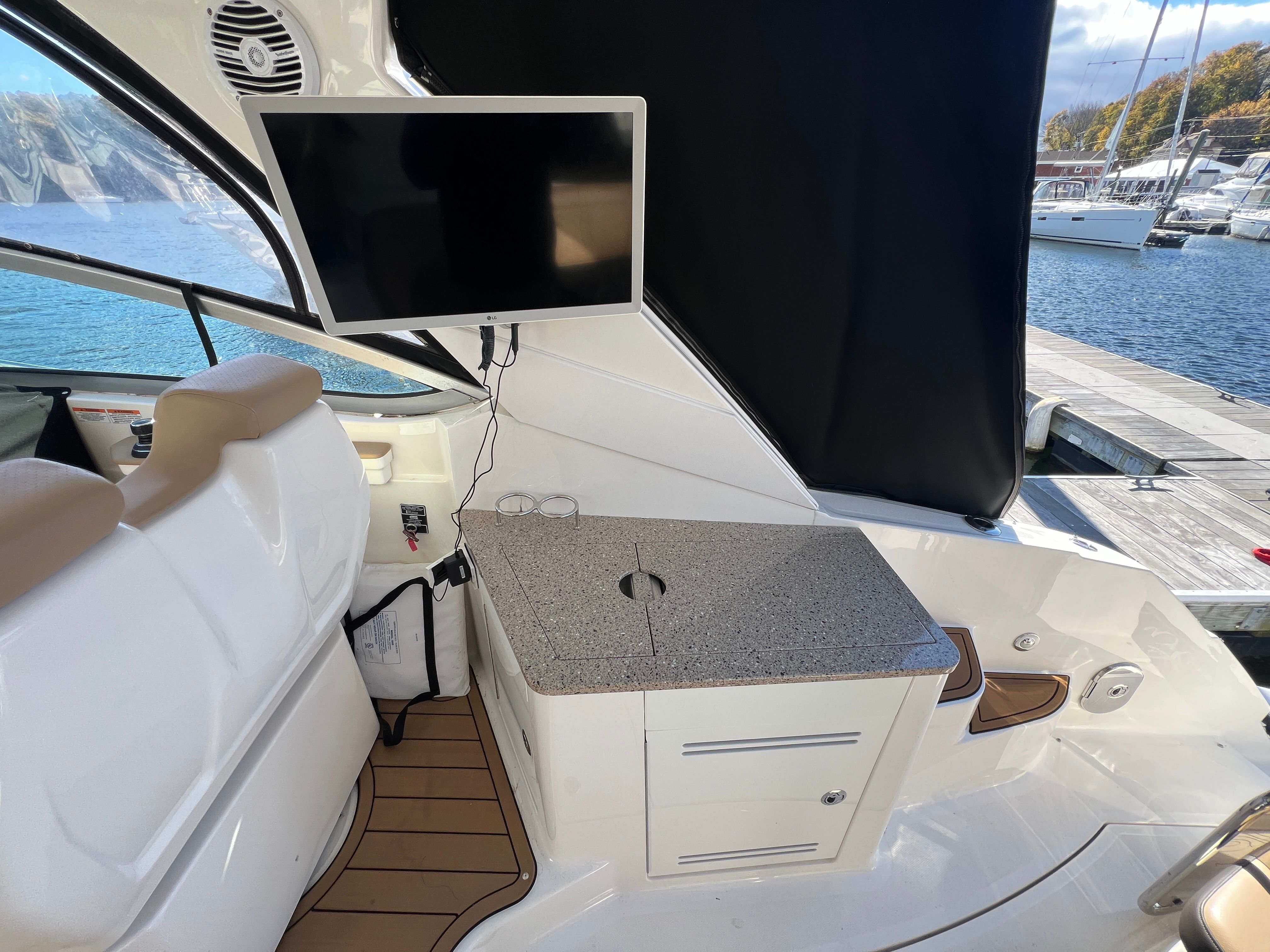 2018 Sea Ray 350 SUNDANCER Image Thumbnail #13